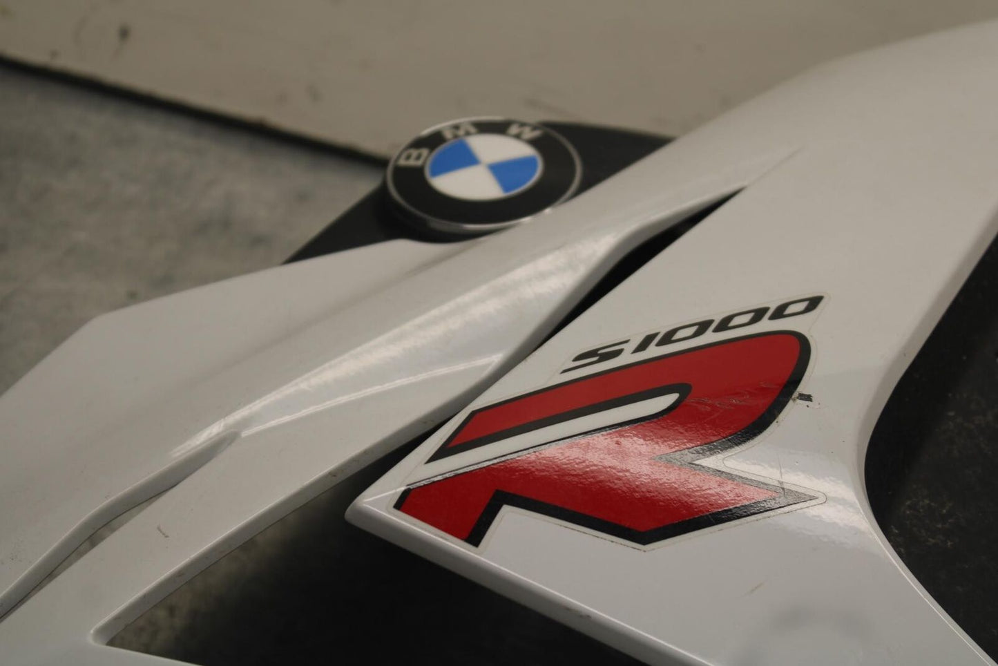 2016 BMW S1000R ABS RIGHT MID UPPER SIDE FAIRING COWL PLASTIC BB604