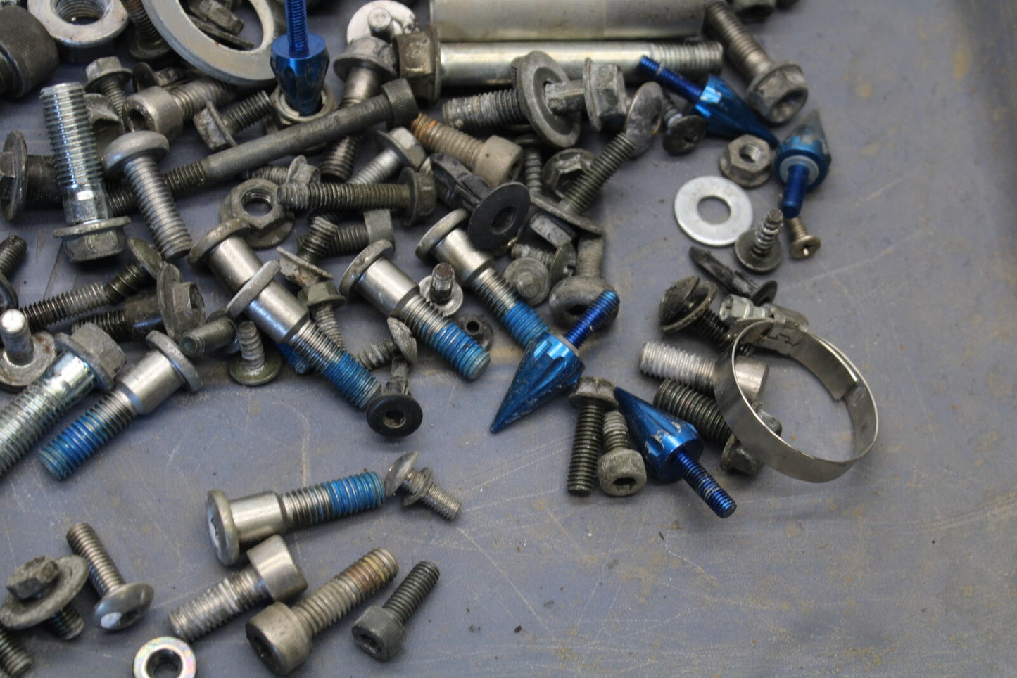 03-07 SUZUKI SV1000S ENGINE MOUNTING BOLTS HARDWARE SCREWS BB657