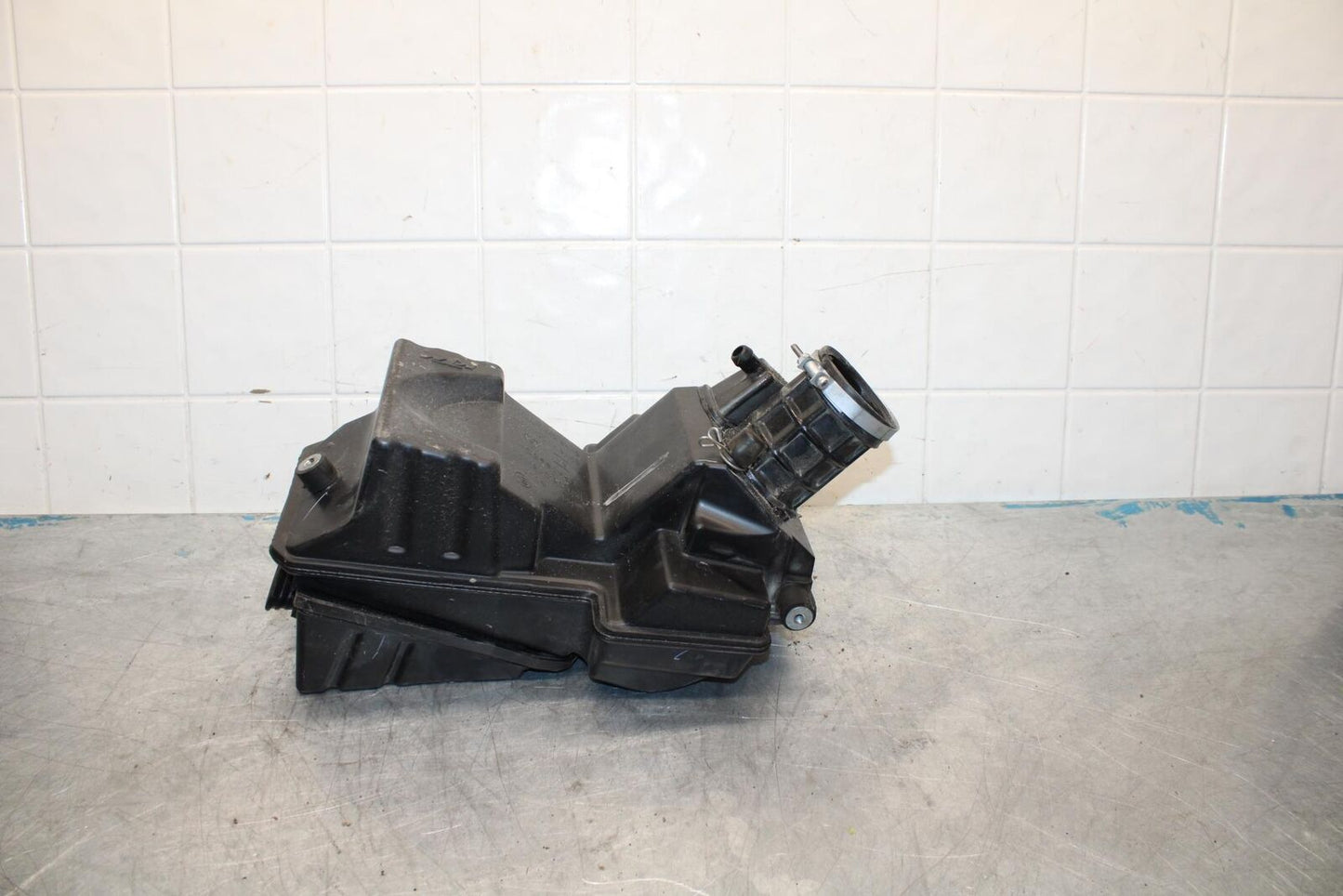 18 KTM RC 390 AIRBOX AIR INTAKE FILTER BOX BB442