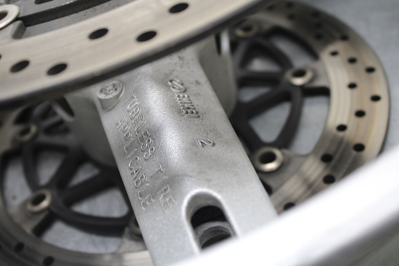 03-05 SUZUKI SV1000 FRONT WHEEL FRONT RIM BB405