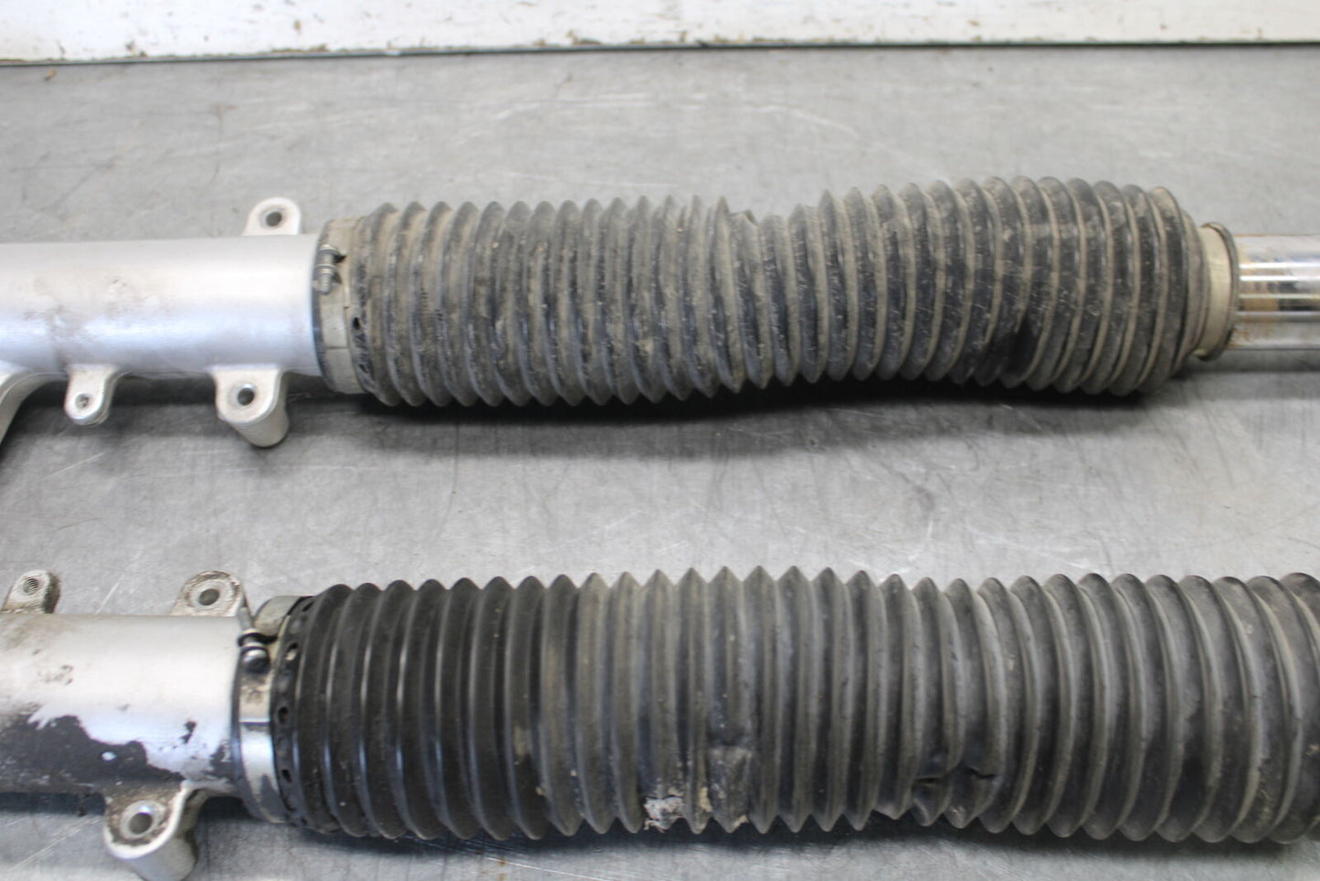 01-06 TRIUMPH TIGER 955I FRONT FORKS SHOCK SUSPENSION SET PAIR BB693
