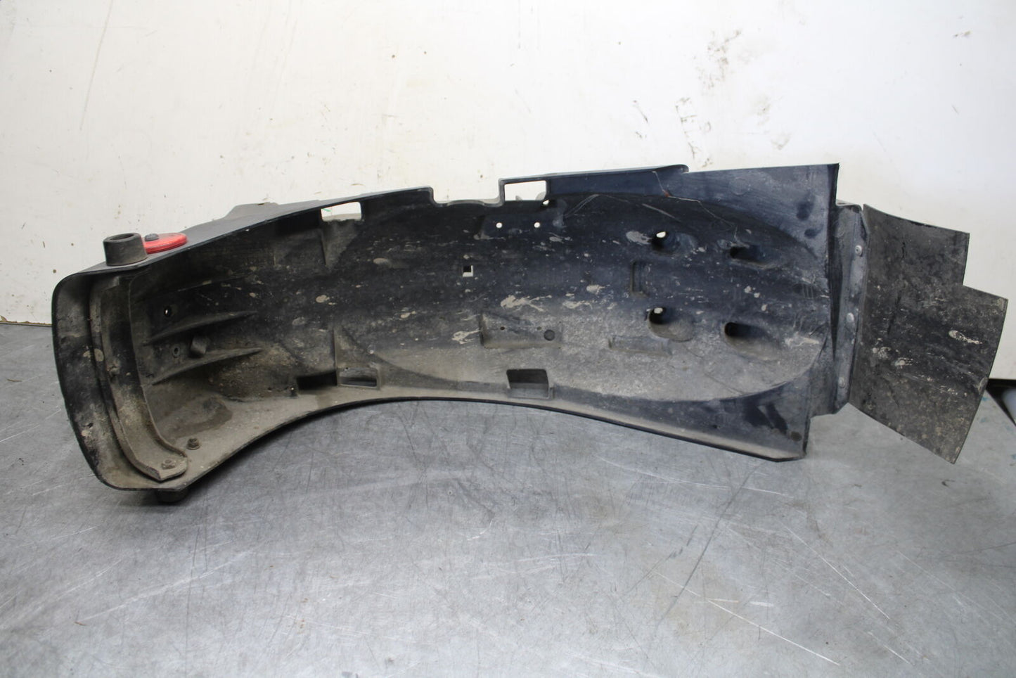 01-06 TRIUMPH TIGER 955I REAR BACK TAIL UNDERTAIL FAIRING COWL FENDER BB693