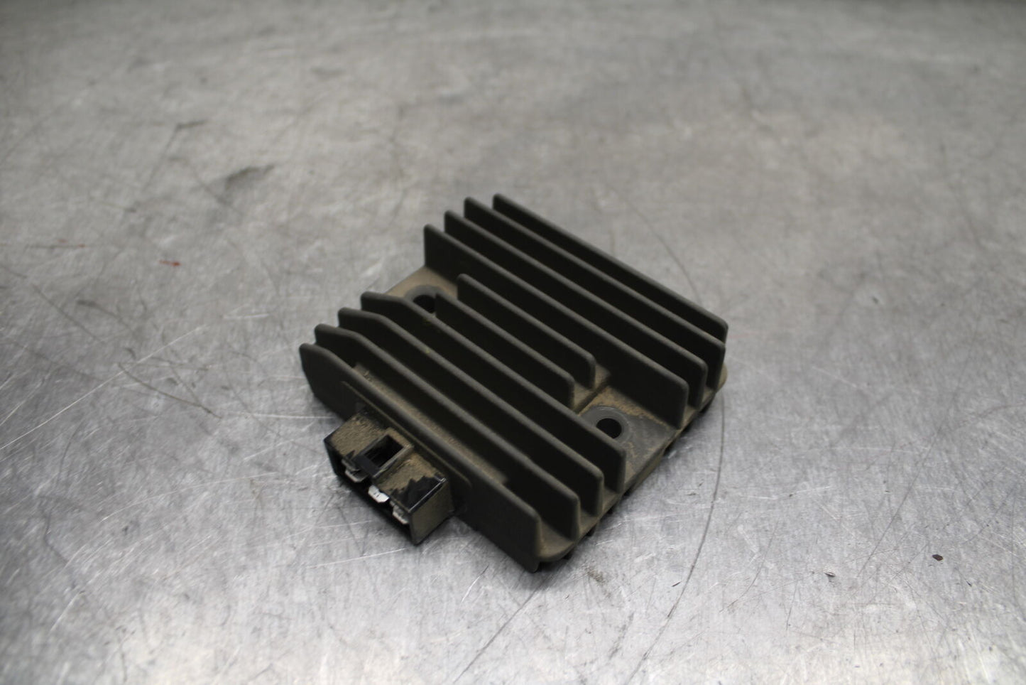 19-24 YAMAHA R3 RECTIFIER VOLTAGE REGULATOR BB736