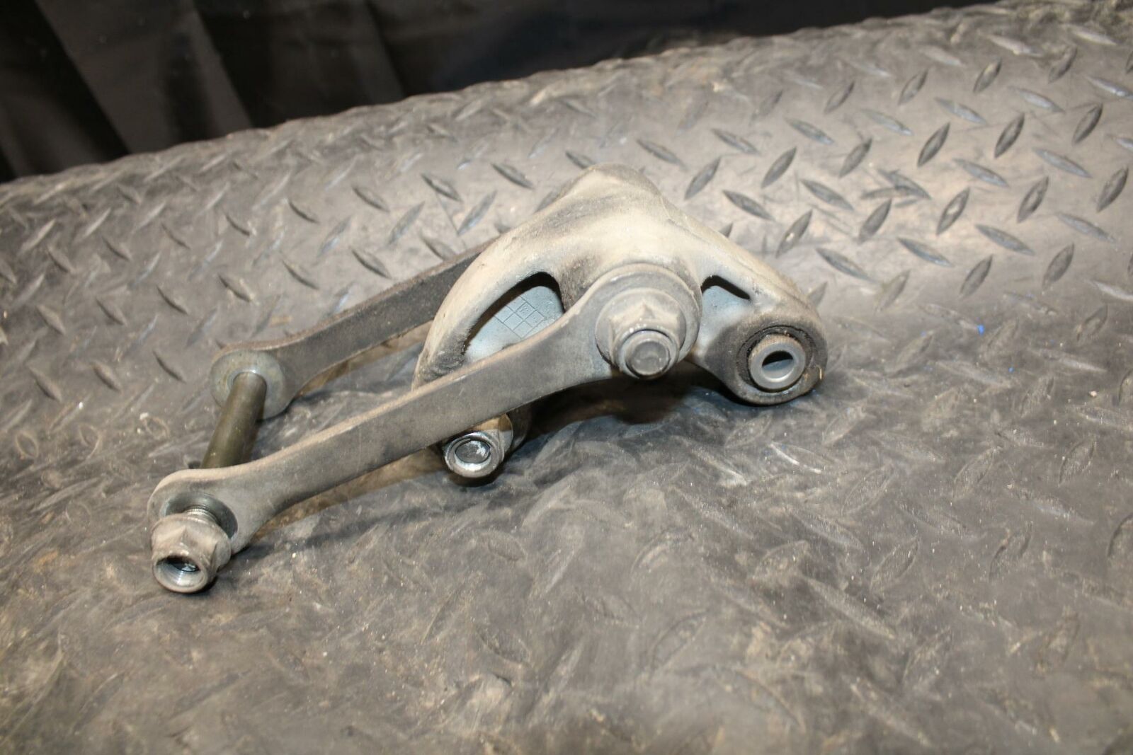 03 SUZUKI SV650S REAR DOGBONE SHOCK LINKAGE LINK BB219