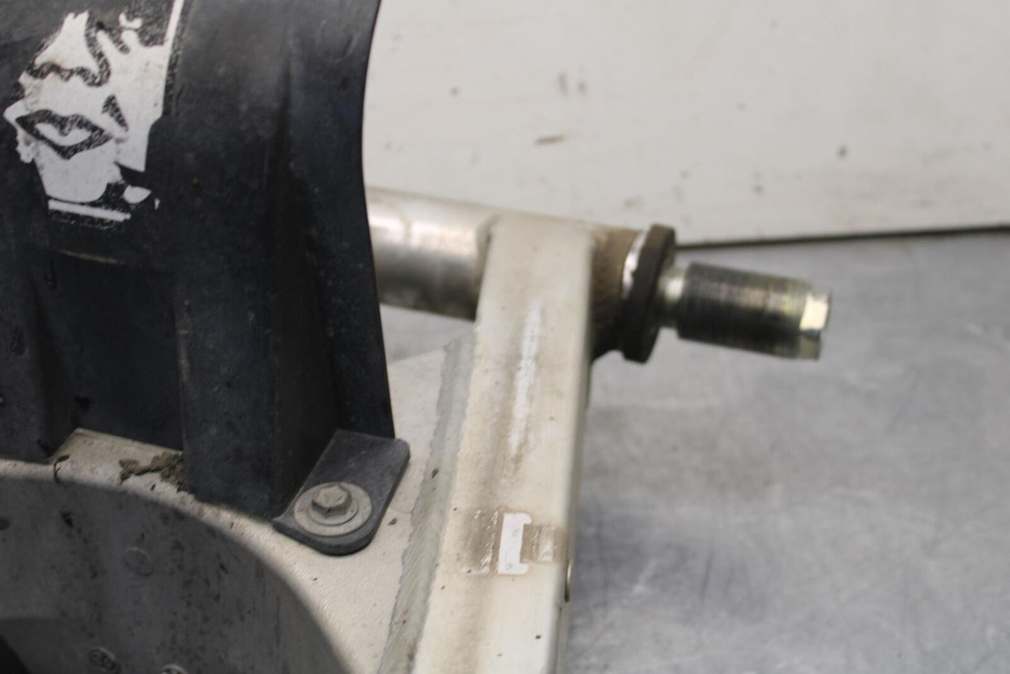 01-03 SUZUKI GSXR600 REAR SWINGARM BACK SUSPENSION SWING ARM 61000-39F00 BB633