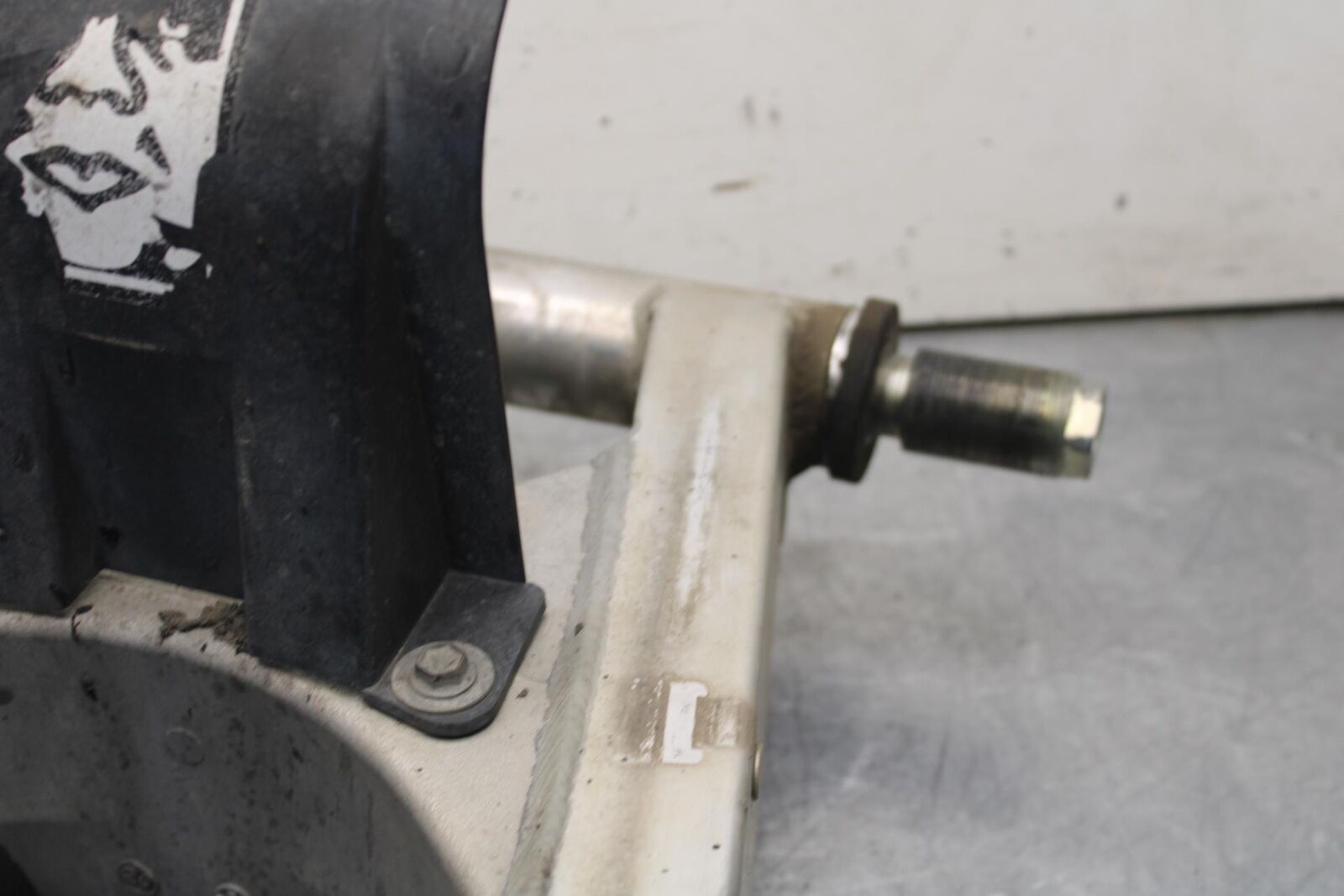 01-03 SUZUKI GSXR600 REAR SWINGARM BACK SUSPENSION SWING ARM 61000-39F00 BB633