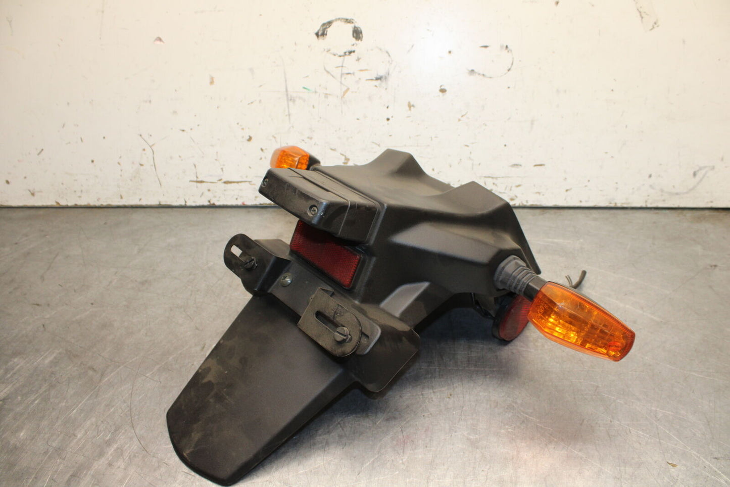 04-05 SUZUKI GSXR600 REAR BACK TURN SIGNALS/ FENDER MUD GUARD BB676