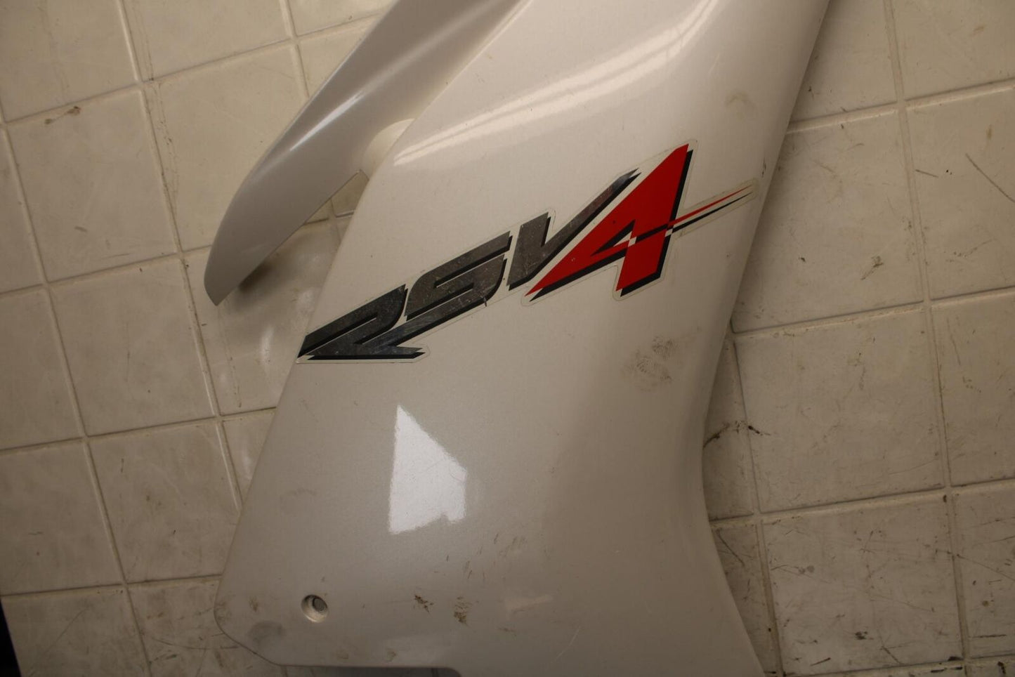 2010 Aprilia RSV1000R RIGHT MID UPPER SIDE FAIRING COWL PLASTIC BB513