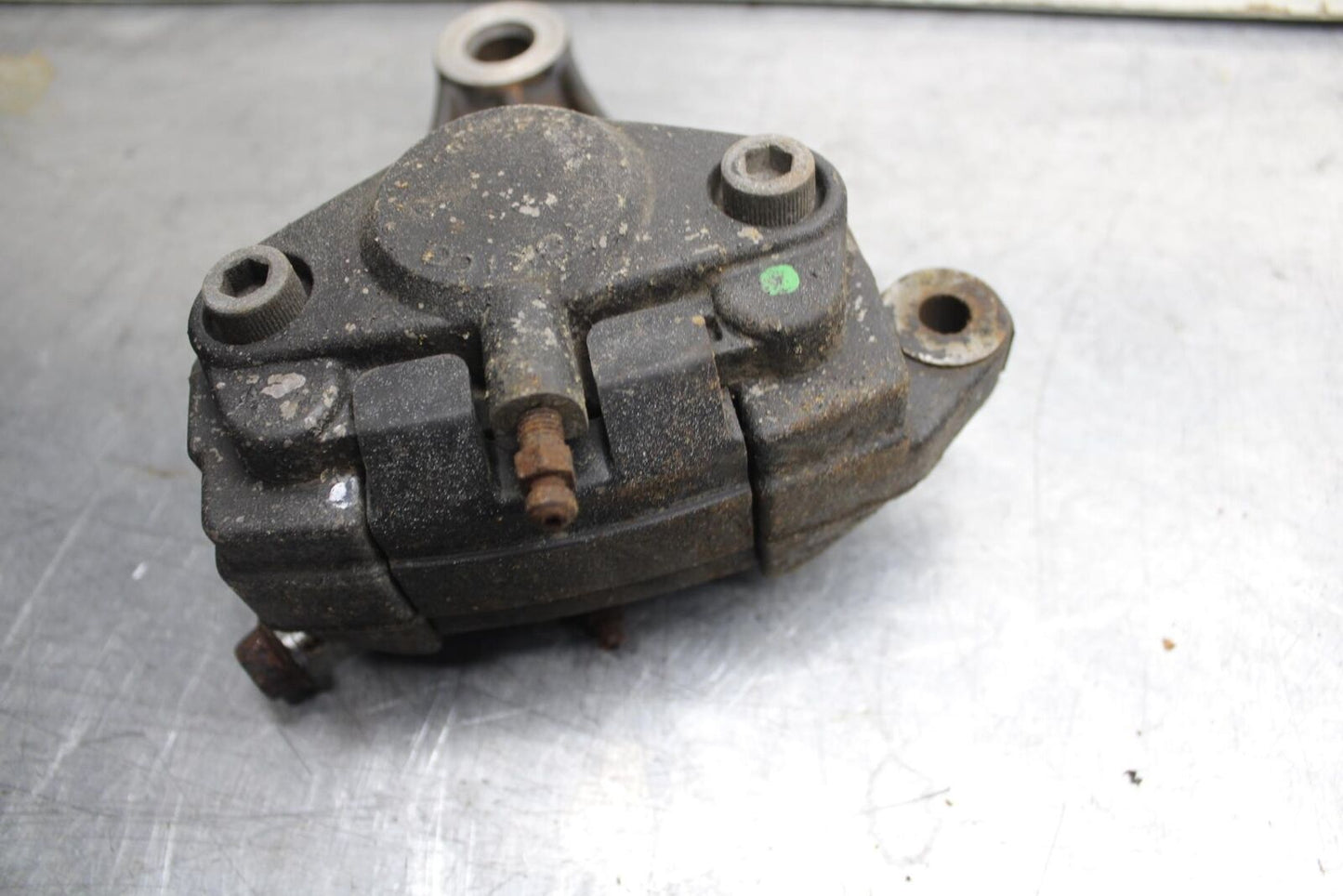 80-81 SUZUKI GS1000G REAR BACK BRAKE CALIPER W MOUNT BRACKET BB91