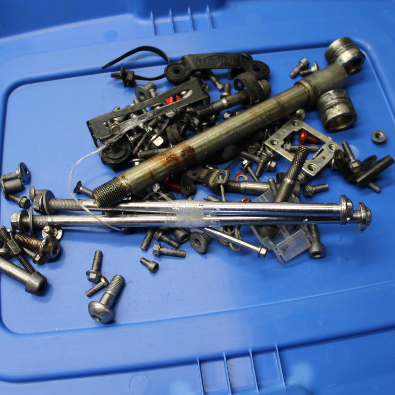 14-15 TRIUMPH STREET TRIPLE R ENGINE MOUNTING BOLTS HARDWARE MOTOR SCREWS BB441