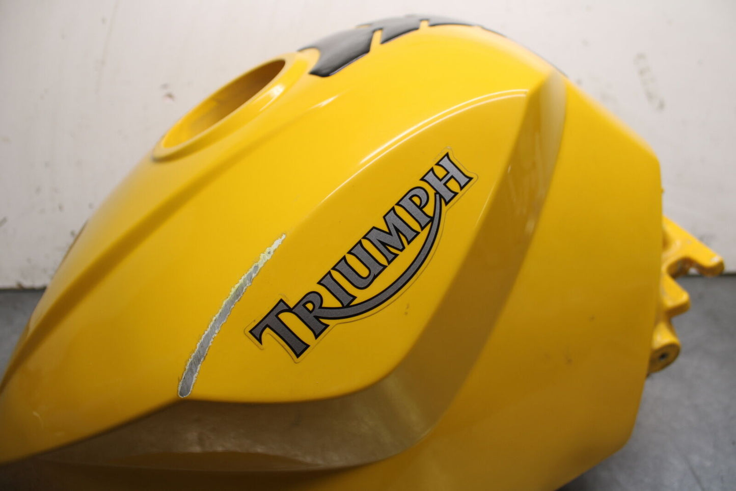 03-04 TRIUMPH DAYTONA 600 GAS TANK FUEL CELL PETROL RESERVOIR BB745