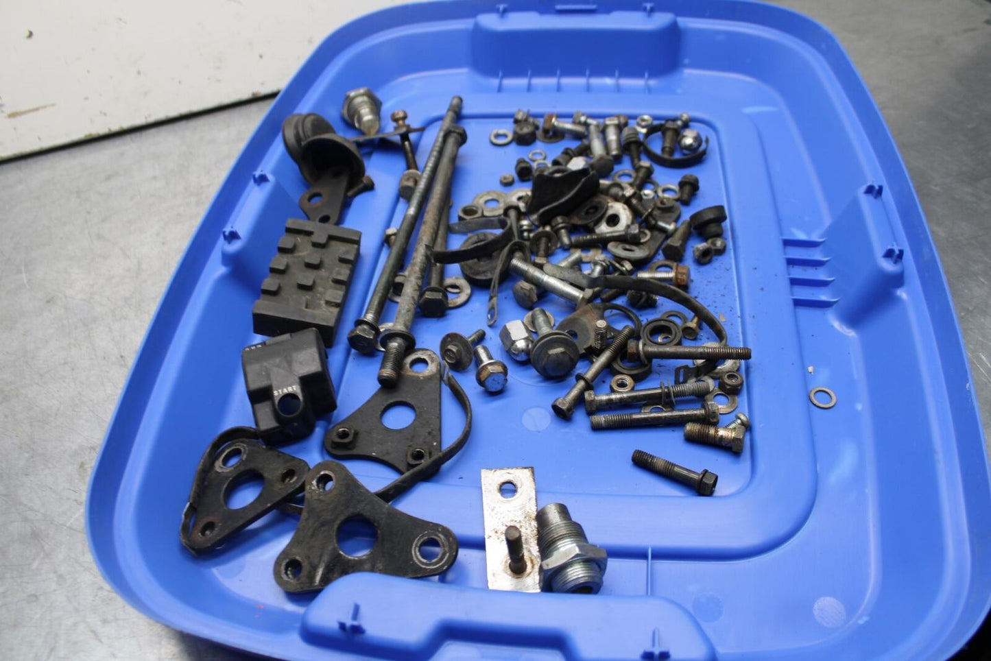 80-81 SUZUKI GS1000GL L MOUNTING BOLTS HARDWARE MOTOR SCREWS BB103