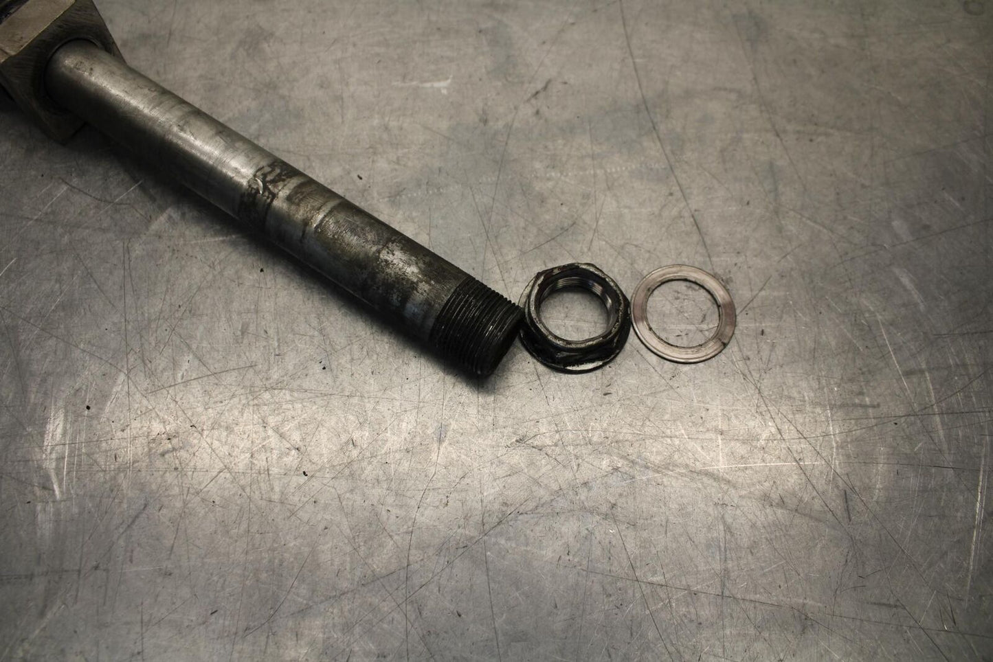 2008 Aprilia Shiver 750 SL750 REAR AXLE BACK WHEEL RIM PIVOT BOLT AXEL BB551