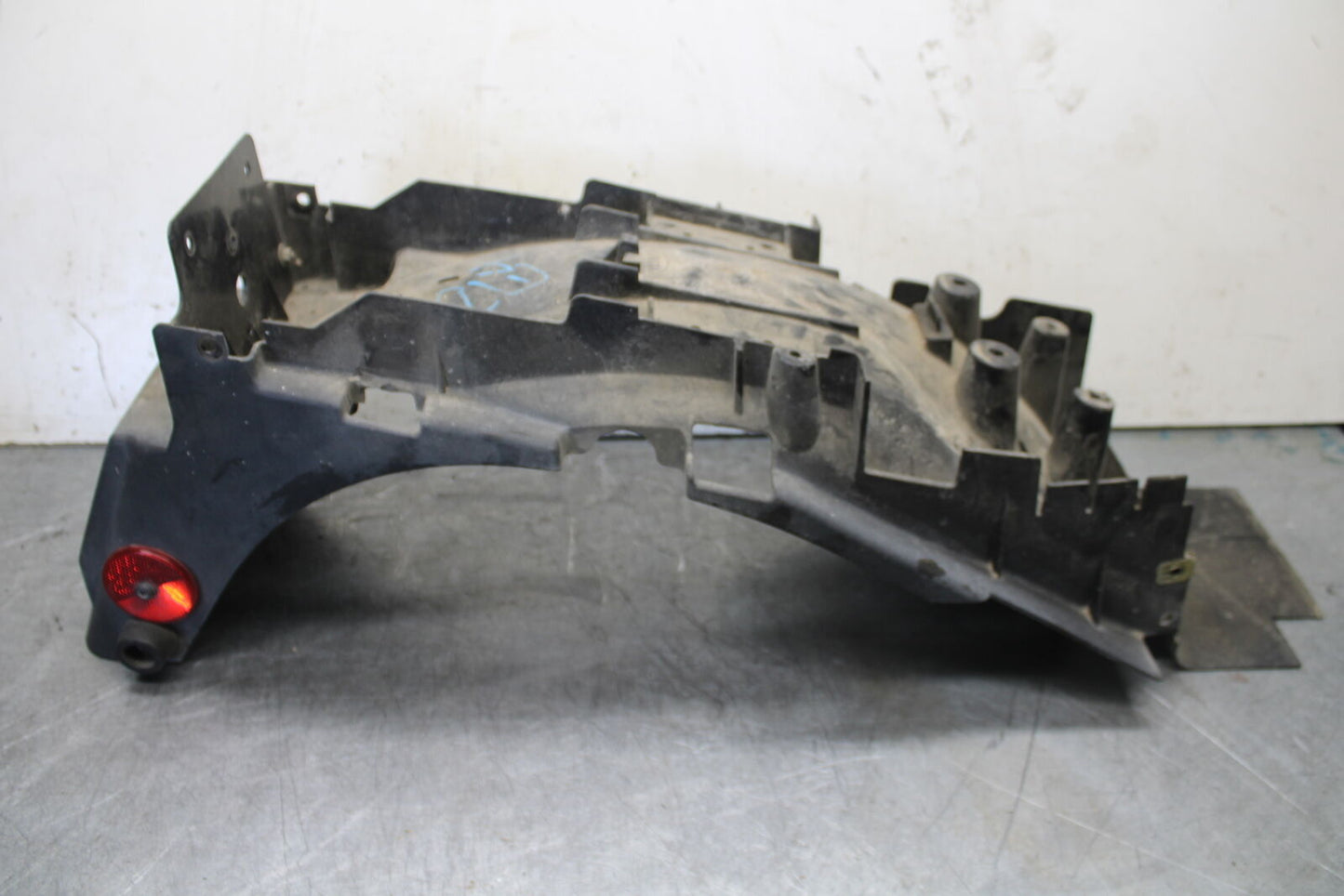01-06 TRIUMPH TIGER 955I REAR BACK TAIL UNDERTAIL FAIRING COWL FENDER BB693