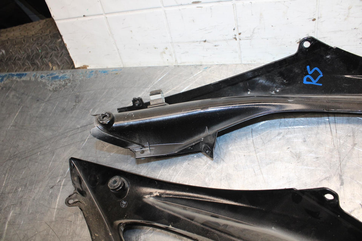 08-16 YAMAHA YZF R6 MID UPPER SIDE FAIRING COWL BB465