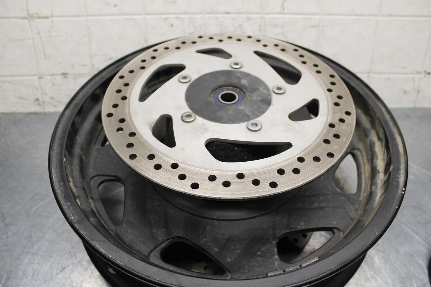 2004 Suzuki Intruder 1500 VL1500 FRONT LEFT RIGHT BRAKE ROTORS AND WHEEL BB573