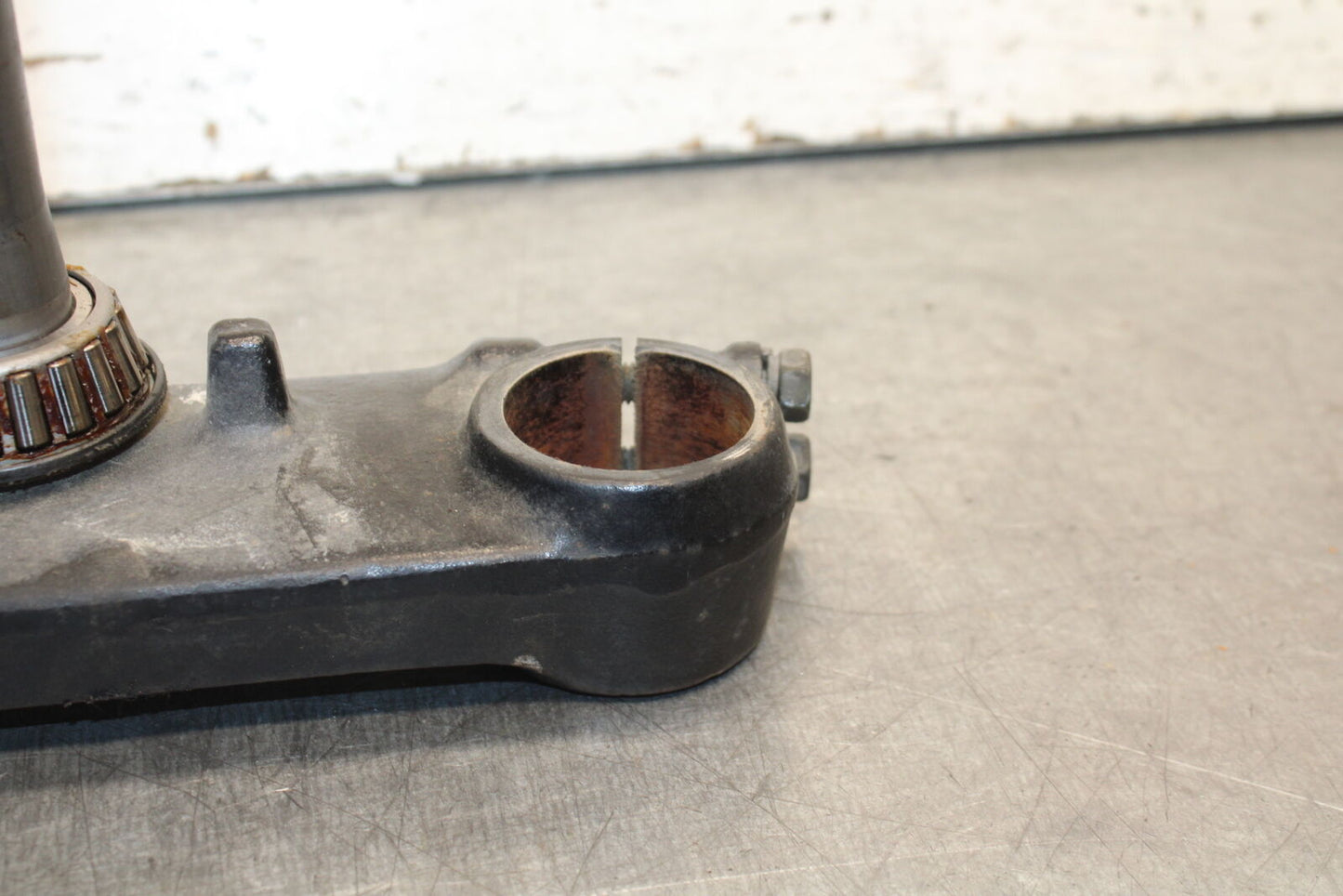 85-86 SUZUKI MADURA 1200 FRONT FORKS CLAMP LOWER TRIPLE TREE STEM BB691