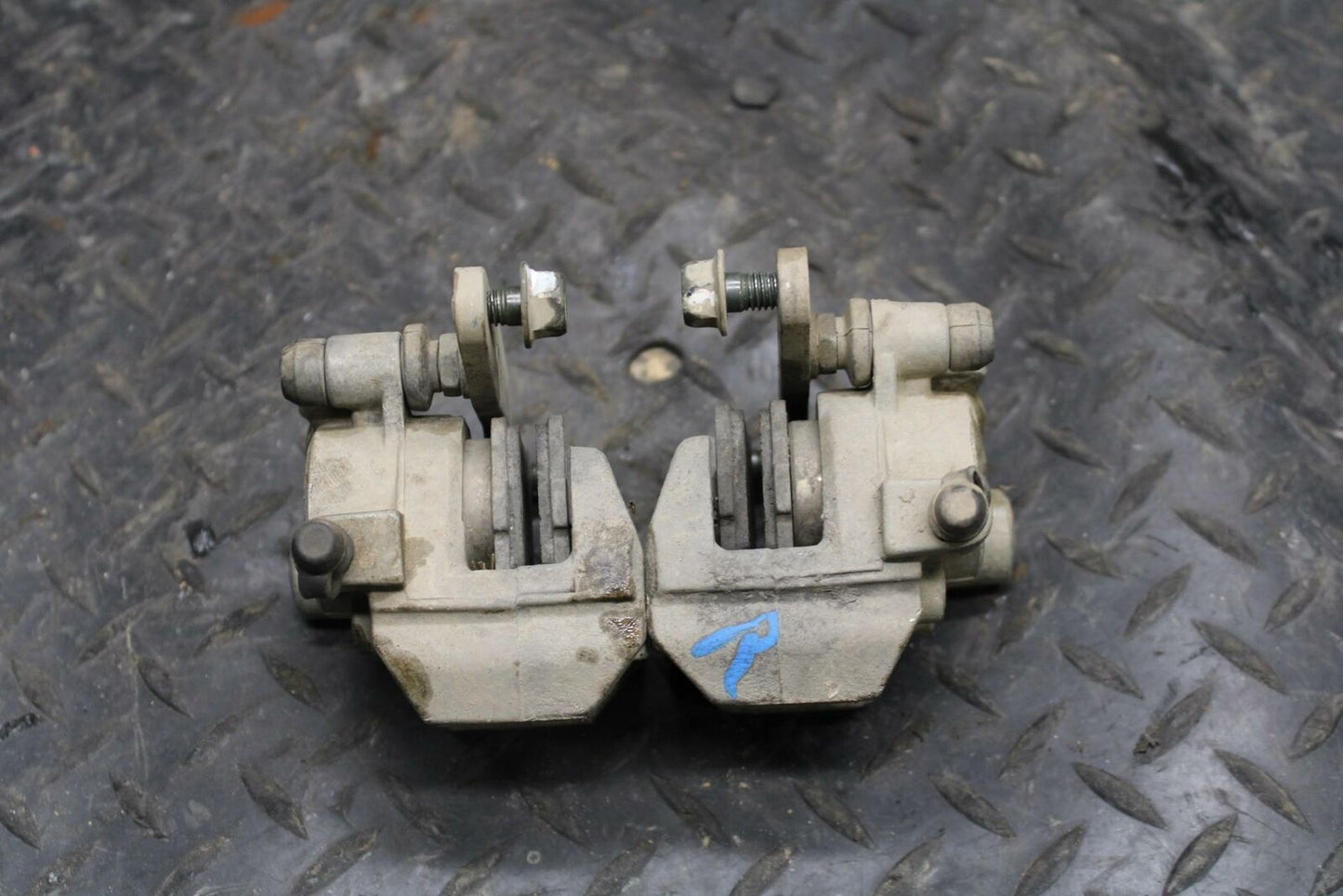 02-06 YAMAHA BANSHEE 350 LEFT RIGHT FRONT BRAKE CALIPER SET PAIR BB214