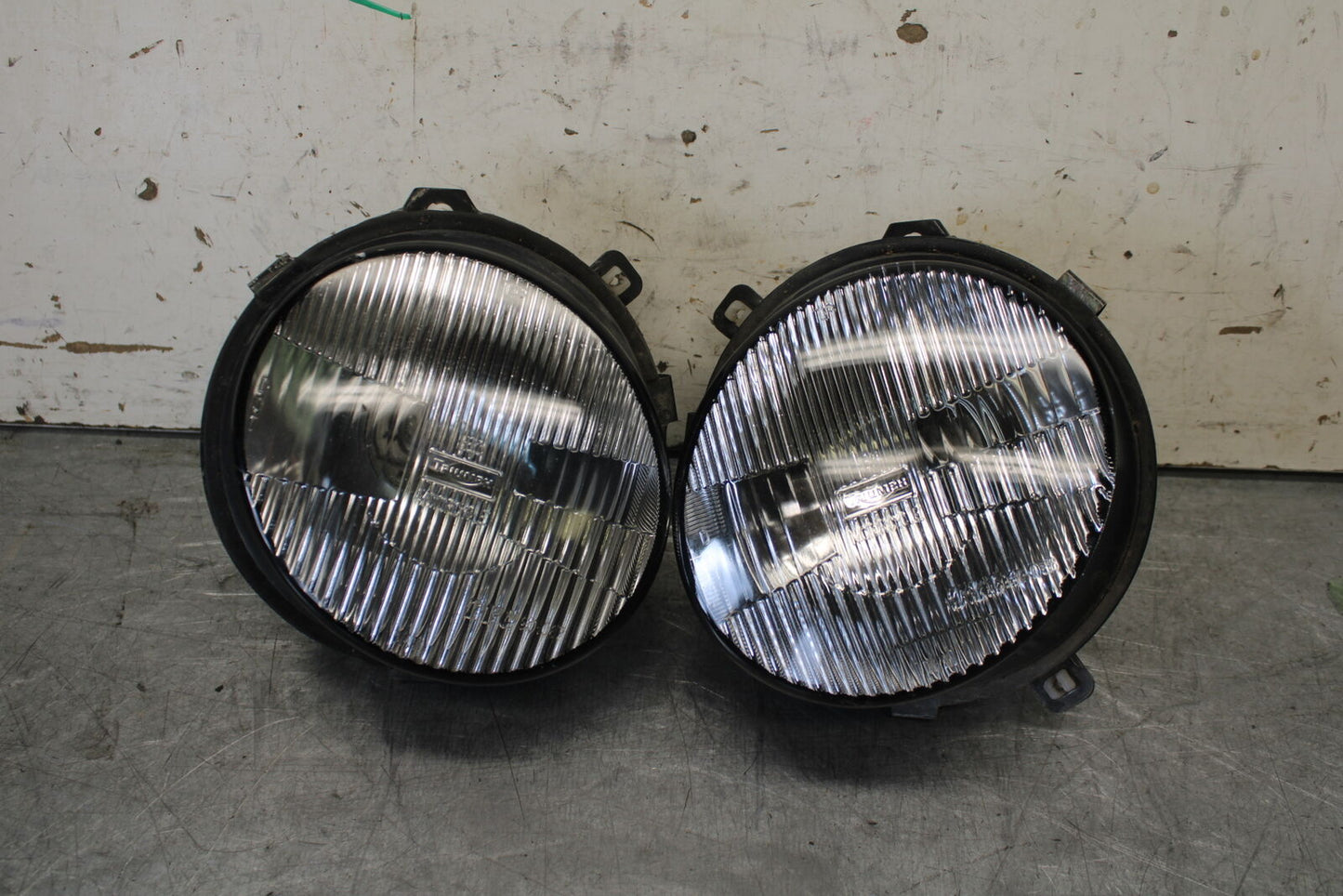 01-06 TRIUMPH TIGER 955I FRONT HEADLIGHT HEAD LIGHT LAMP BB693