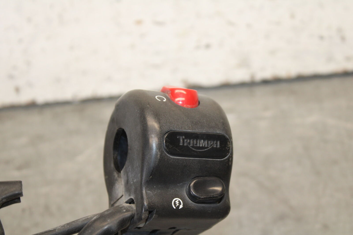 01-06 TRIUMPH TIGER 955I RIGHT CLIP ON HANDLE KILL OFF START SWITCH BB693