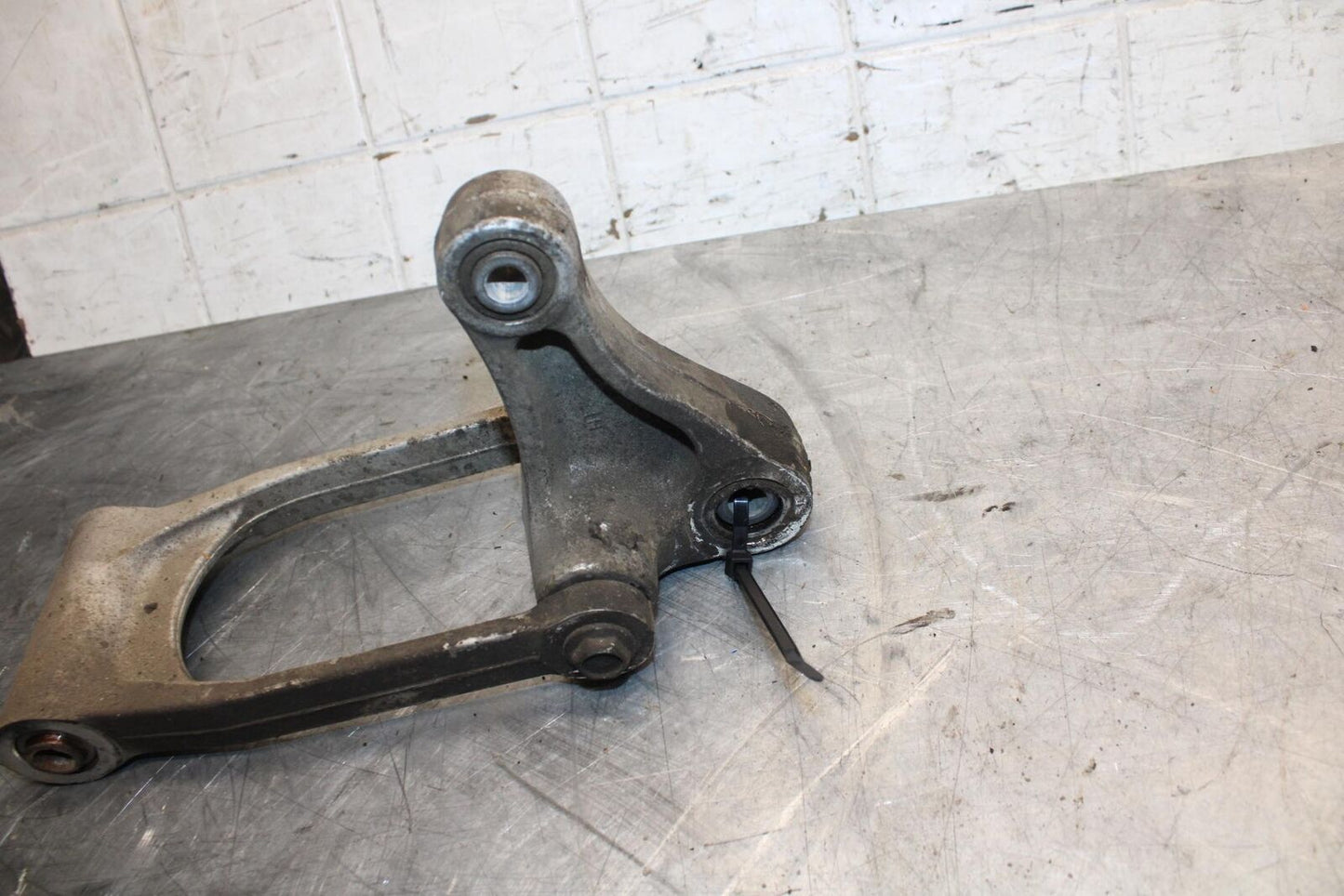 2008 Suzuki GSXR1000 REAR DOGBONE SHOCK LINKAGE LINK 62600-21810 BB519