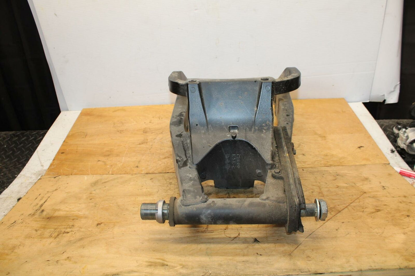 04-05 SUZUKI GSXR600 REAR SWINGARM BACK SUSPENSION SWING ARM BB329