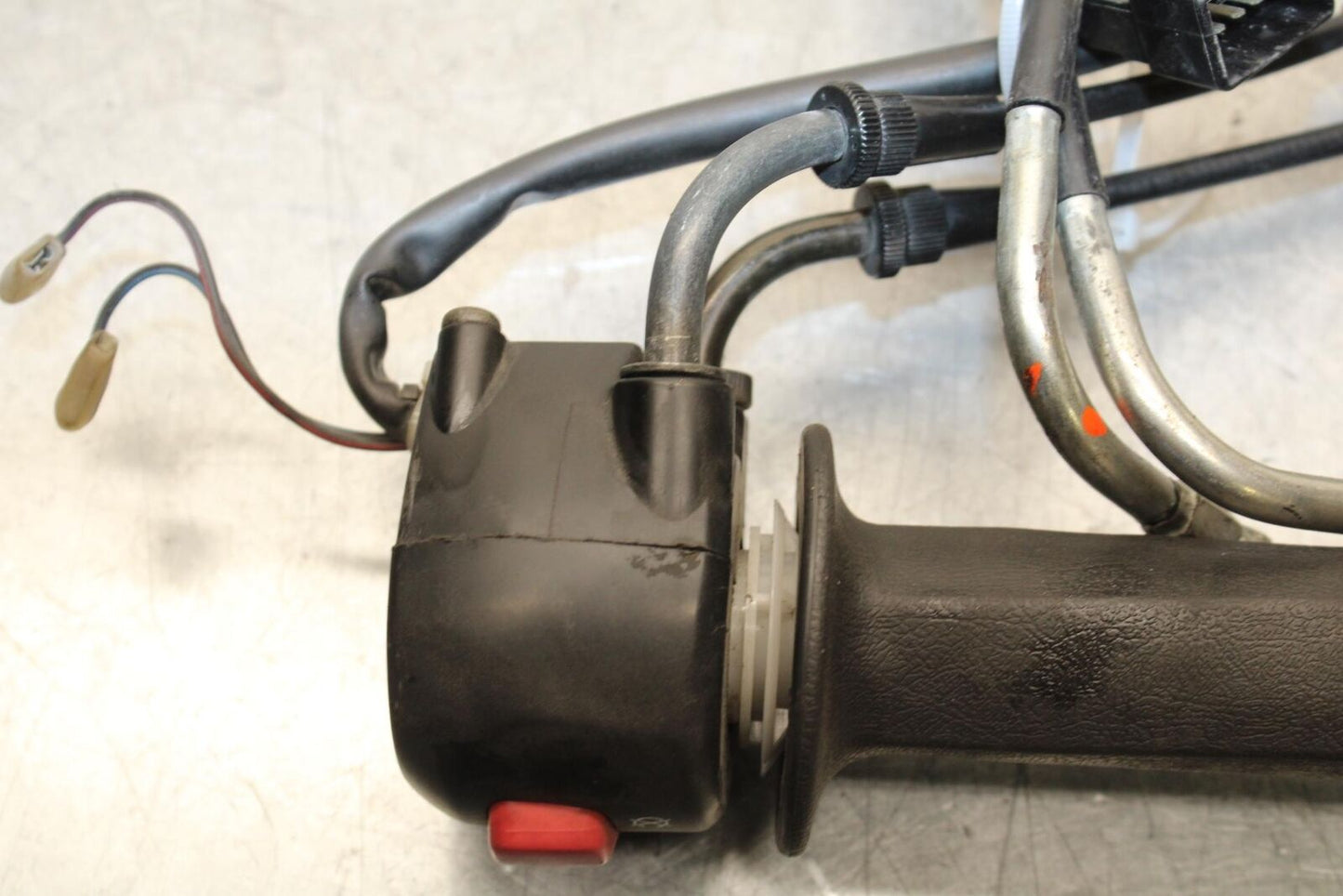 1997 Suzuki Bandit 1200 GSF1200S RIGHT THROTTLE GRIP BB559
