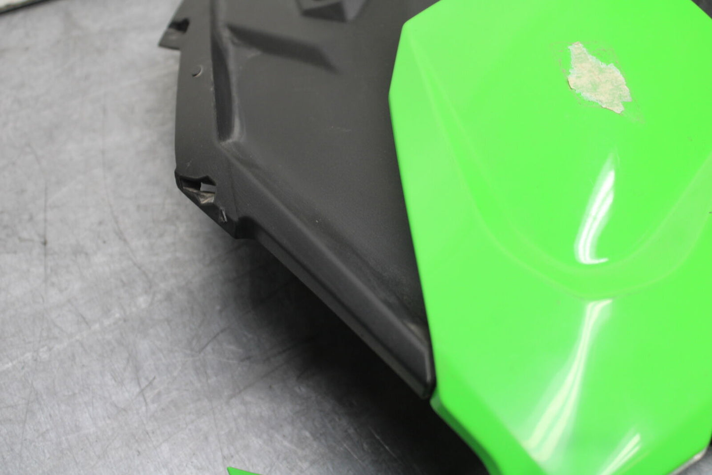 18-24 KAWASAKI NINJA 650 FRONT CENTER COWL FAIRING BB725
