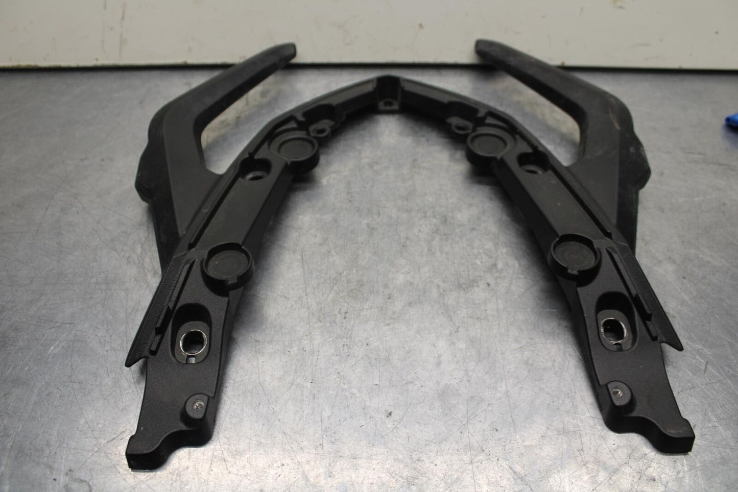 20-23 BMW F900R REAR PASSENGER REAR SEAT GRAB BAR HANDLE BB603