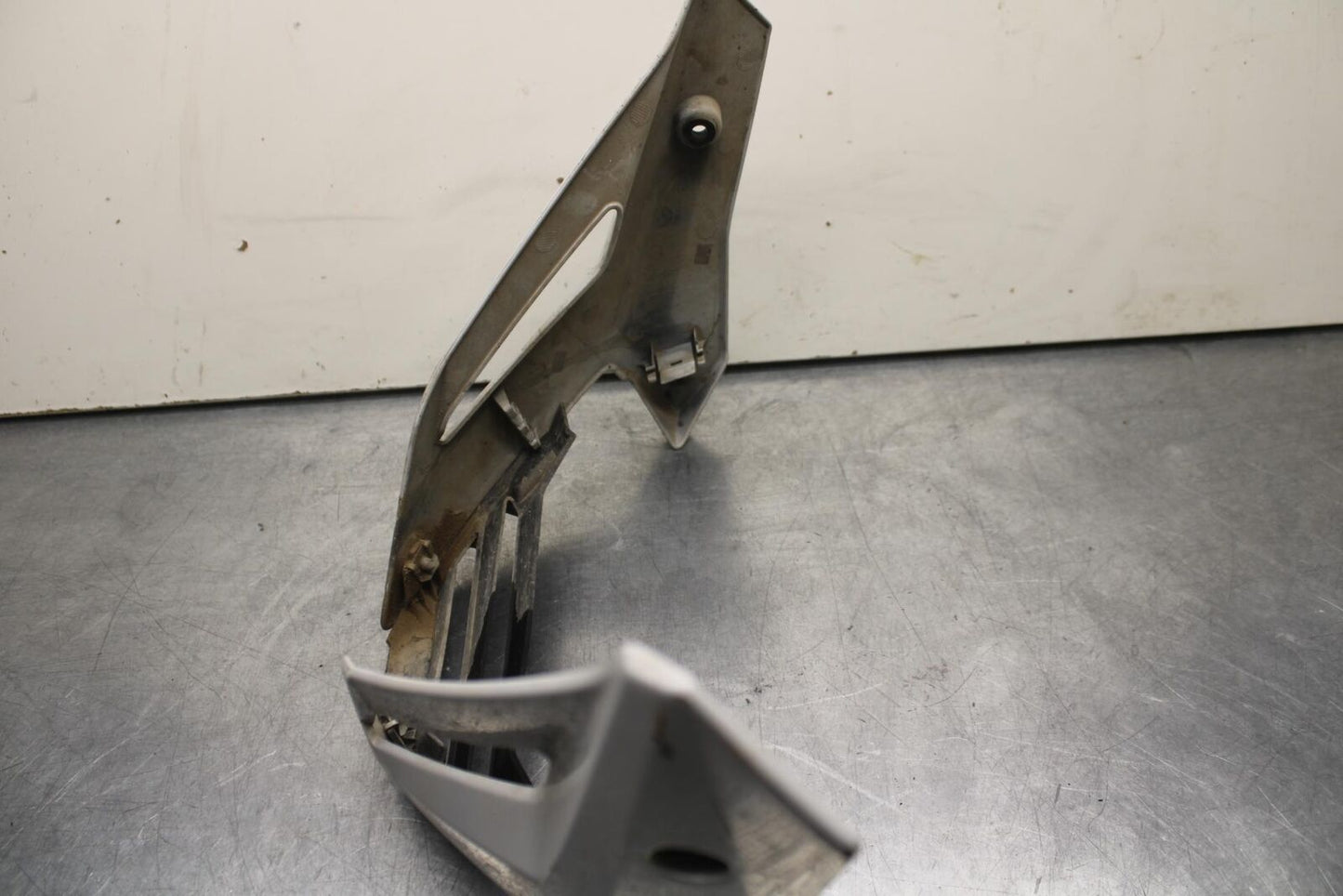 2016 BMW S1000R ABS FRONT CENTER COWL FAIRING BB604