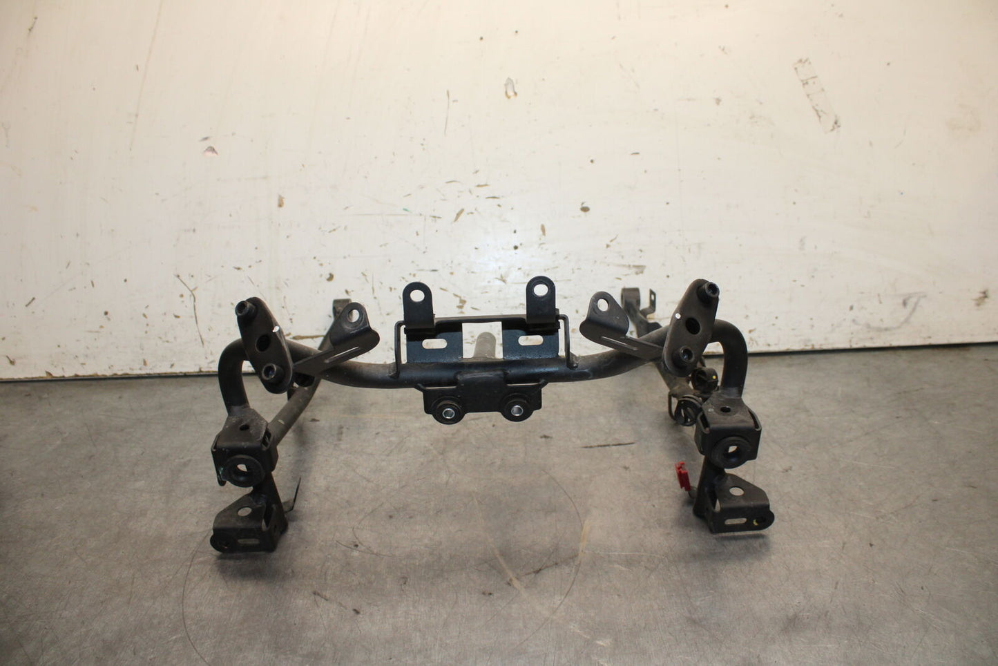 24 KAWASAKI NINJA 500 ABS UPPER FAIRING MIRROR GAUGES STAY BRACKET BB744