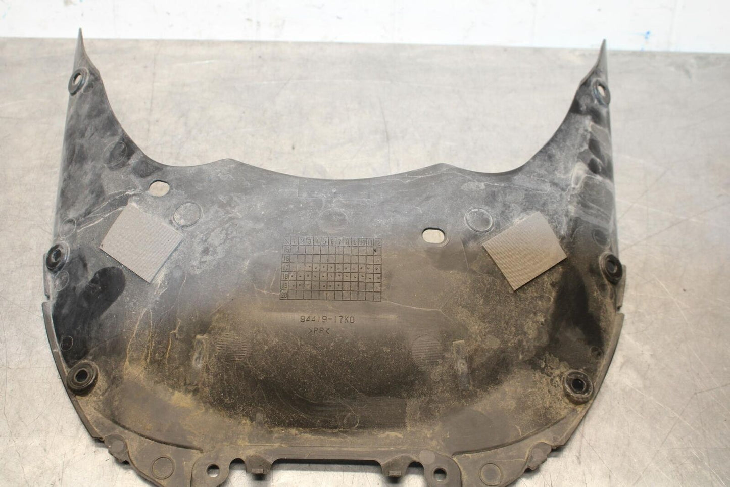 20 SUZUKI GSXR 1000 CENTER UNDER PANEL TRIM COWL BB597