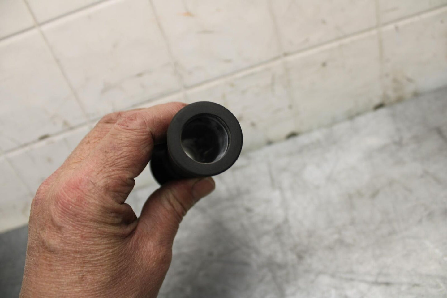 21 HUSQVARNA VITPILEN 401 RIGHT THROTTLE GRIP BB467