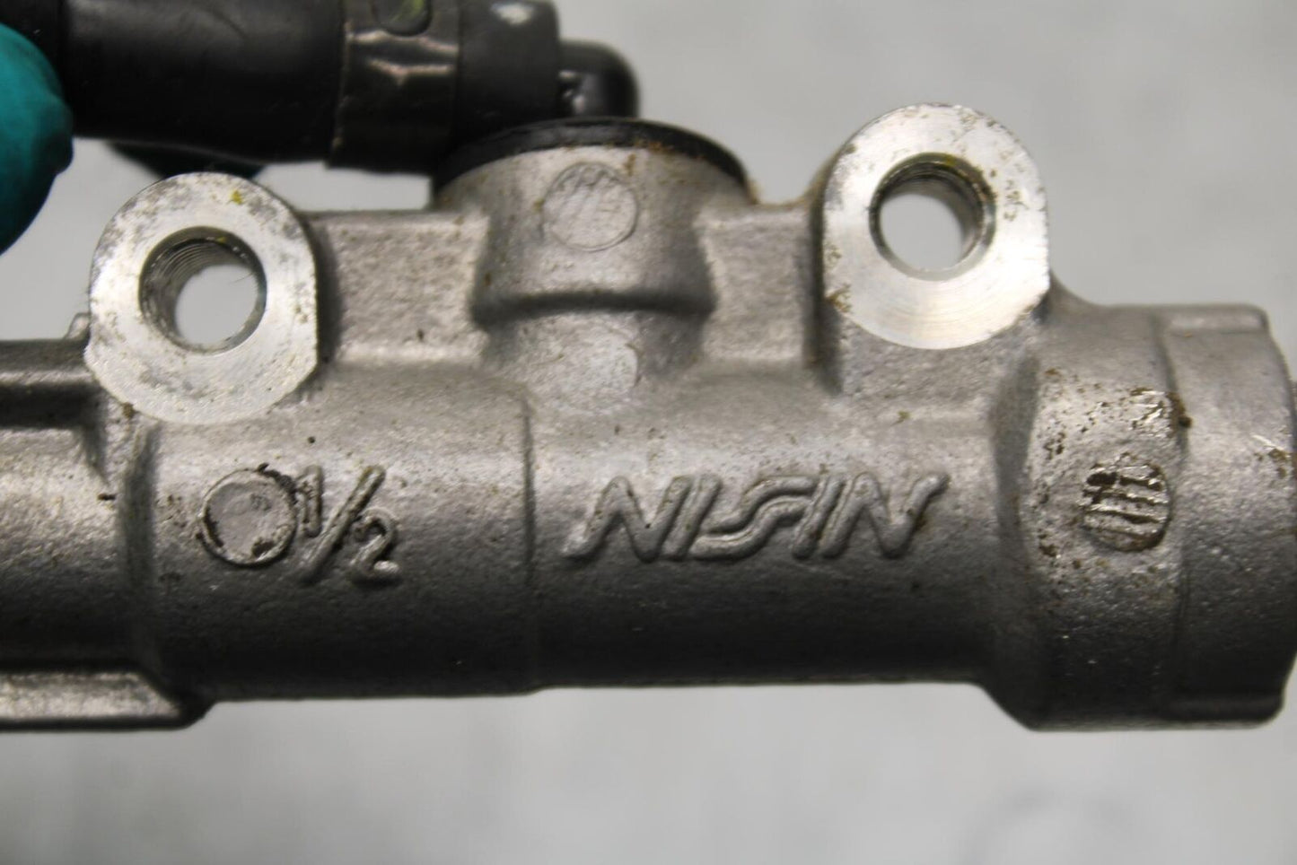 2001 Suzuki GSXR600 REAR BRAKE MASTER CYLINDER W RESERVOIR 69600-33C00 BB584