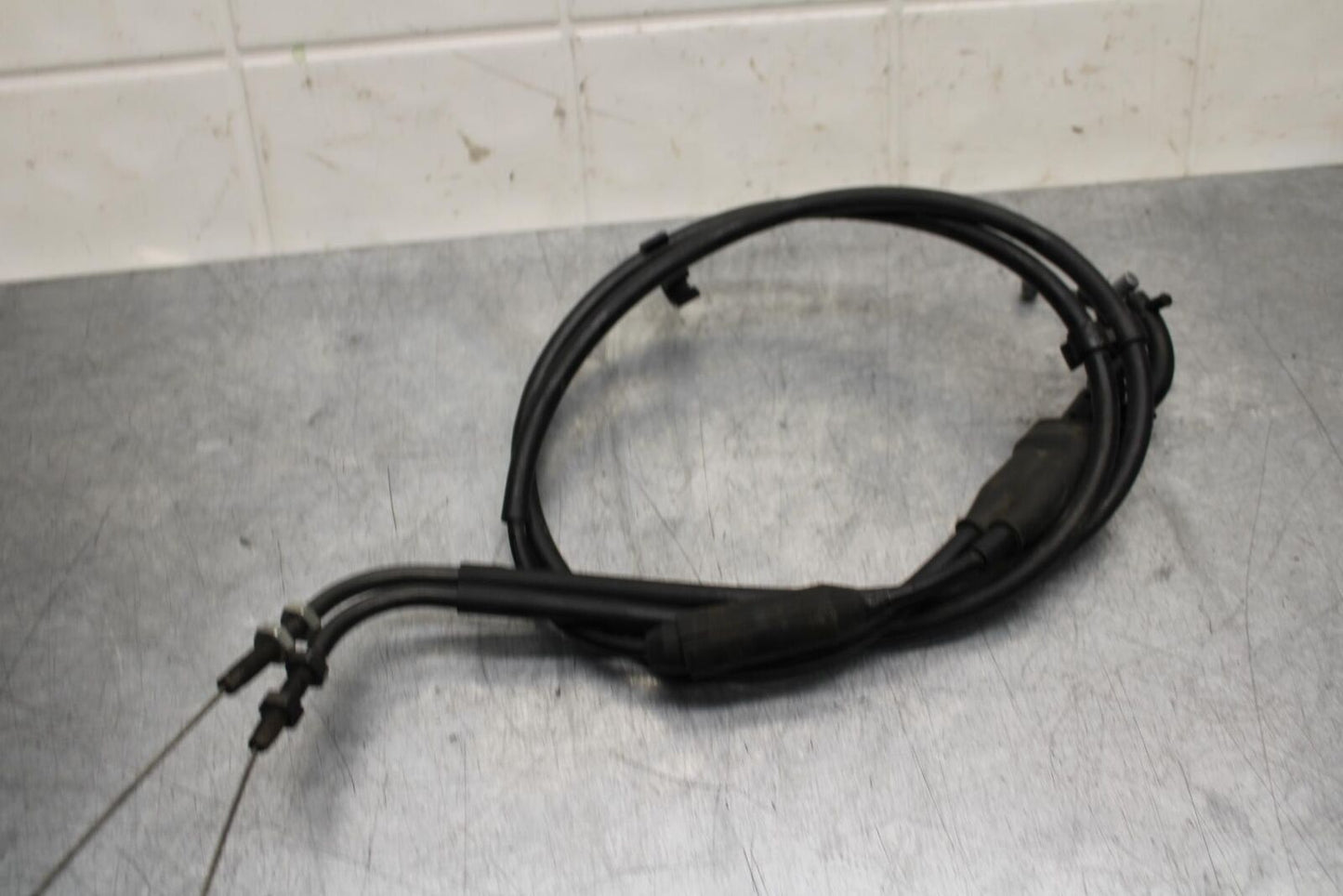 2012 Triumph Daytona 675R THROTTLE CABLES LINES BB589