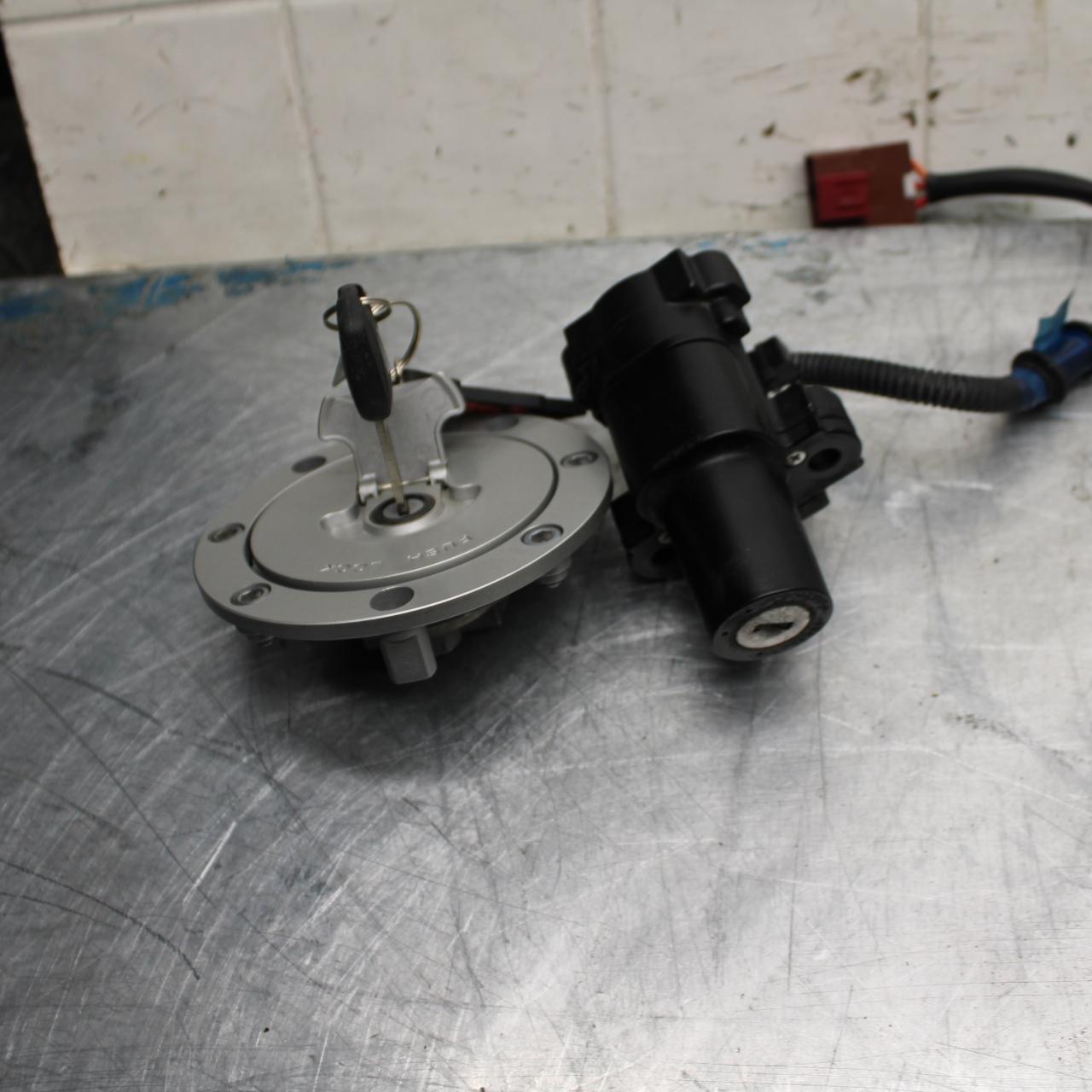 HONDA 3 WIRE IGNITION LOCK KEY SET W/ GAS CAP #B BB450