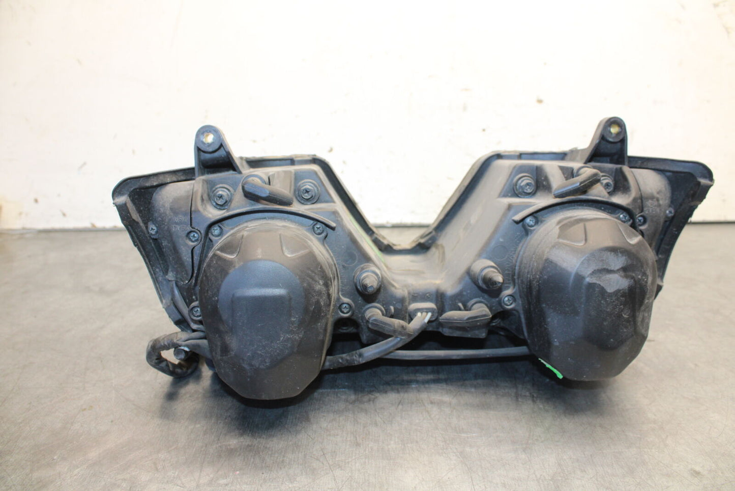 07-08 TRIUMPH DAYTONA 675 FRONT HEADLIGHT HEAD LIGHT LAMP BB685