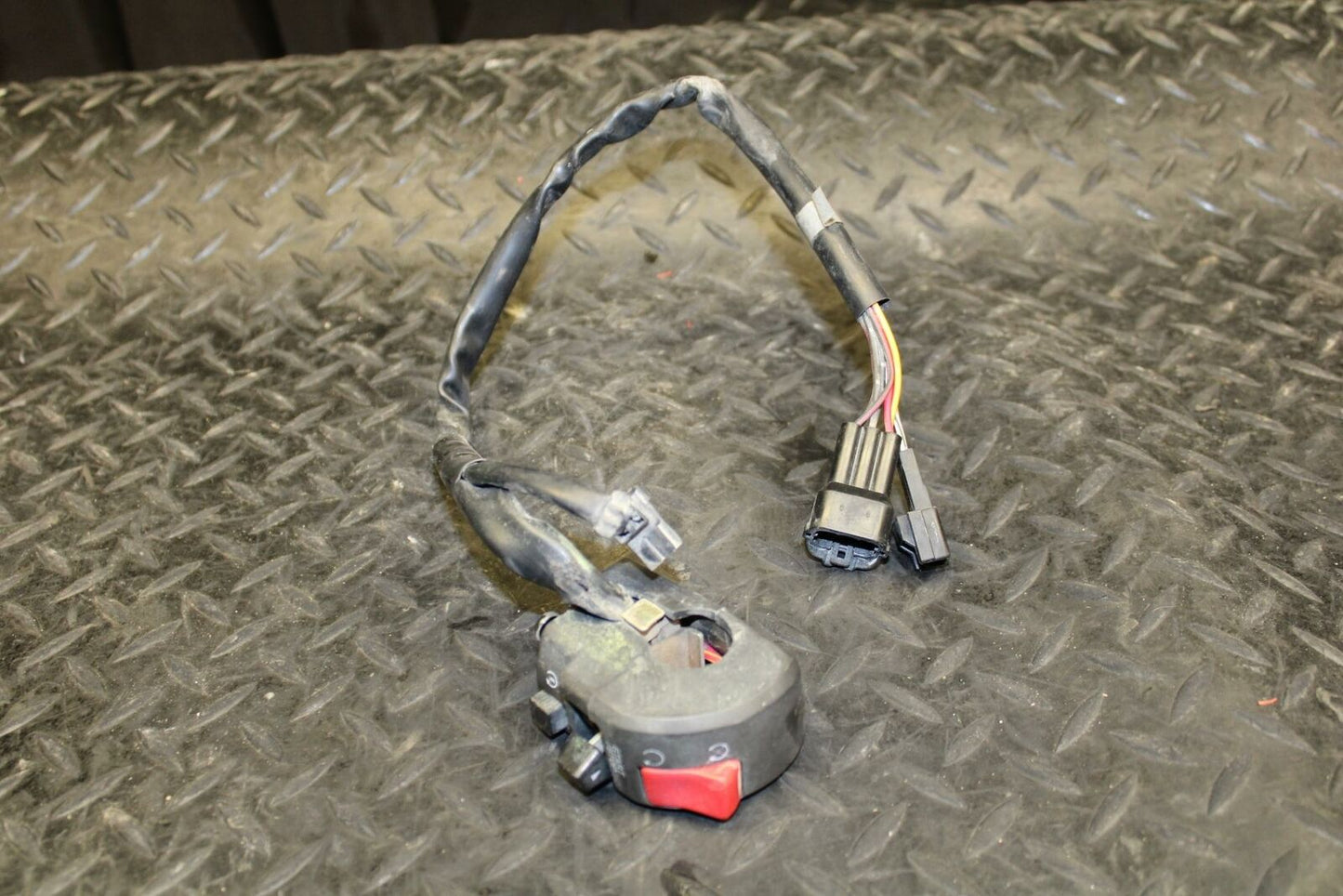 06-07 KAWASAKI NINJA ZX10R RIGHT CLIP ON HANDLE KILL OFF START SWITCH BB186