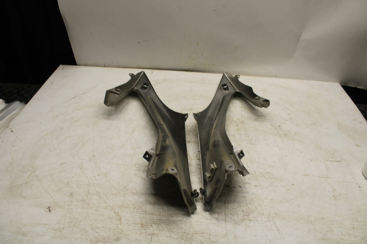 08-16 YAMAHA YZF R6 LEFT FRONT UPPER MID SIDE FAIRING COWL PLASTIC BB365
