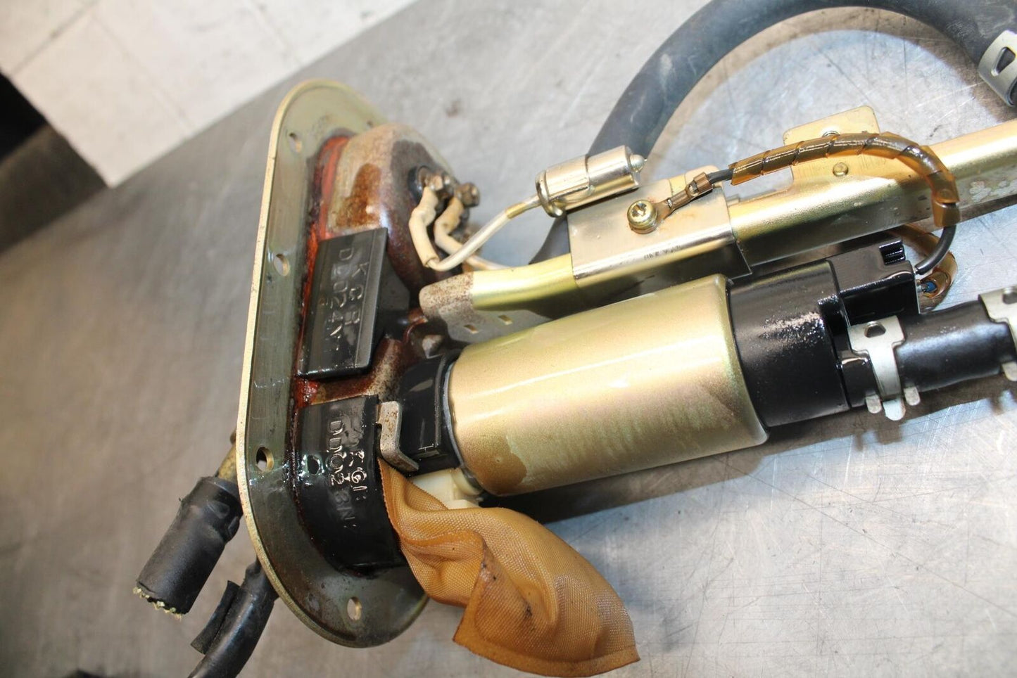 1998 Suzuki TL1000S FUEL PUMP GAS PETROL SENDER UNIT BB508
