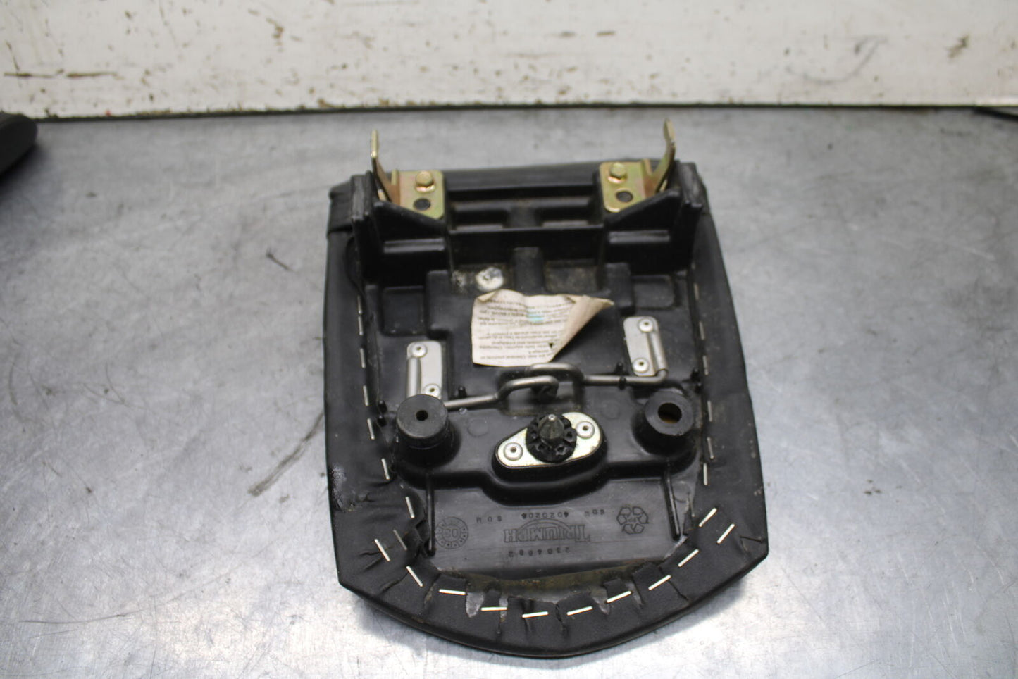 03-04 TRIUMPH DAYTONA 600 REAR BACK PASSENGER SEAT PAD SADDLE PILLION BB745