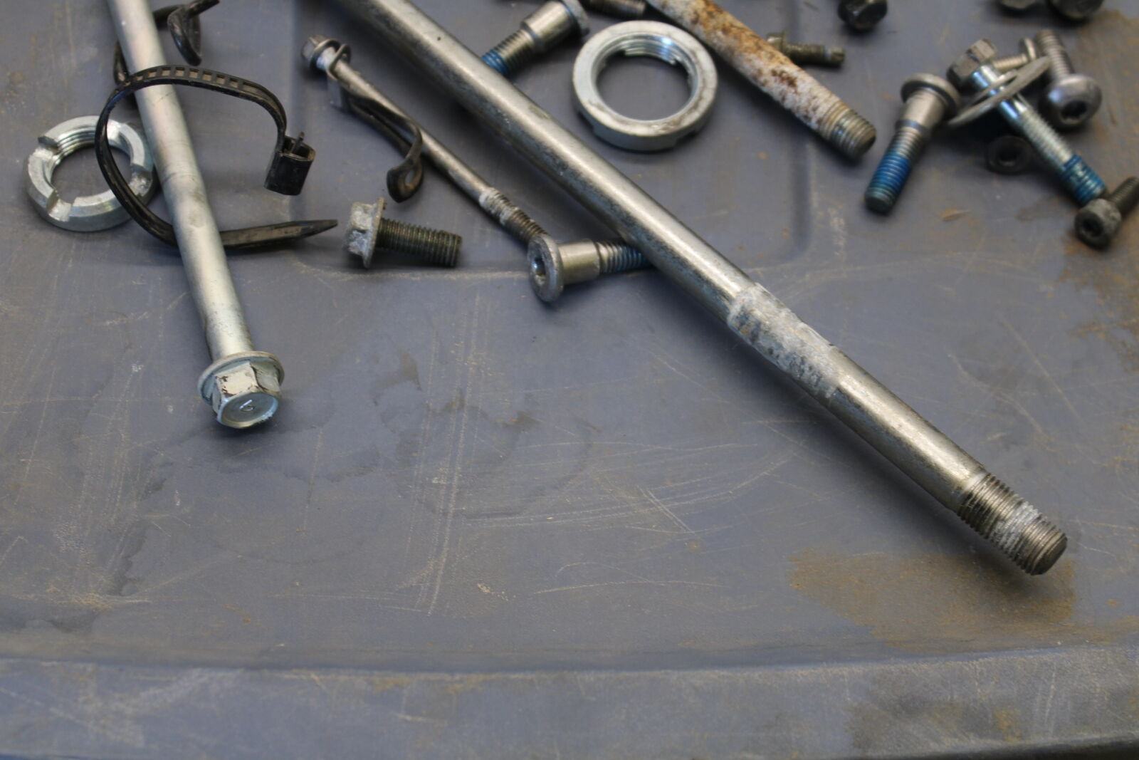 03-07 SUZUKI SV1000S ENGINE MOUNTING BOLTS HARDWARE SCREWS BB657