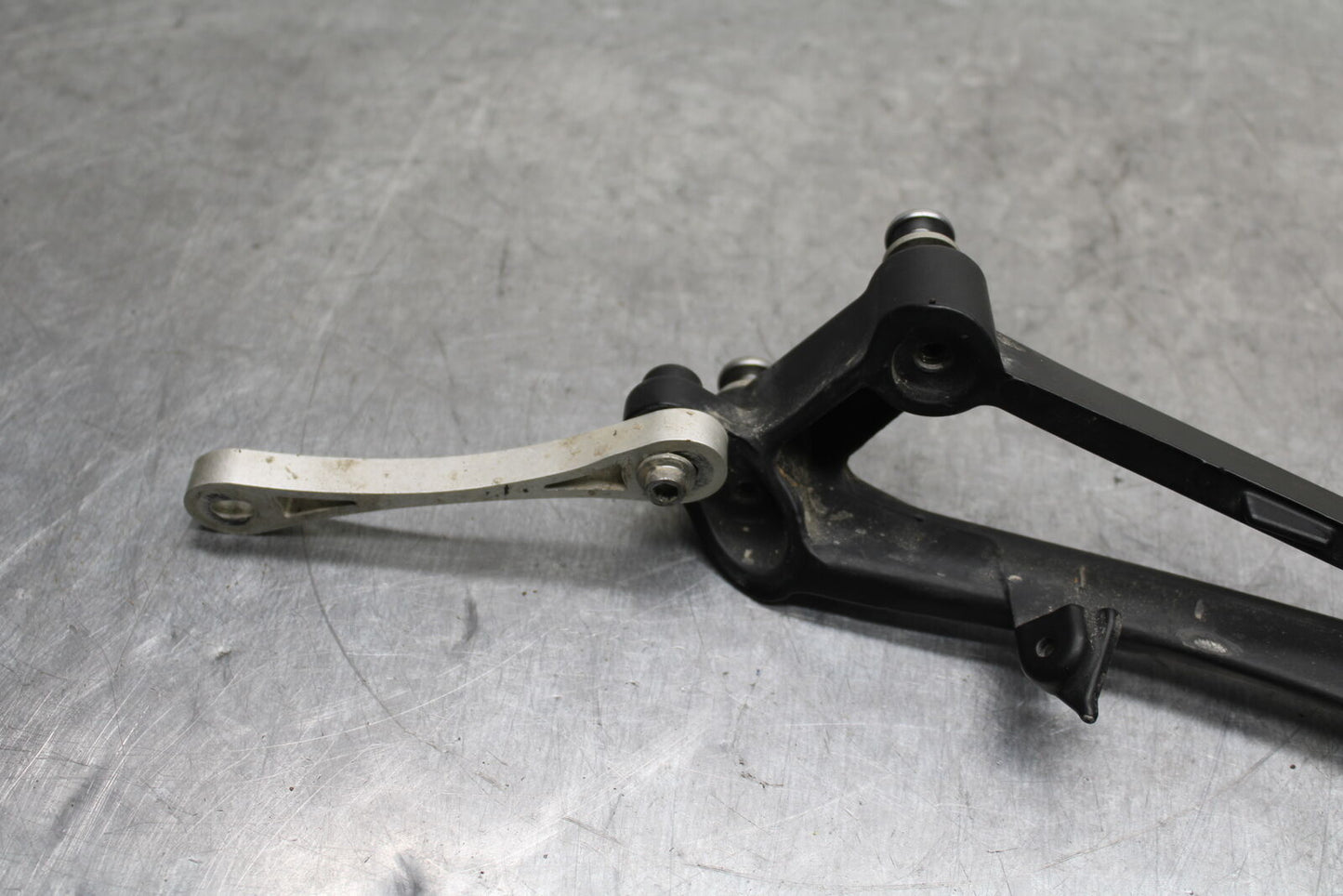 09-14 YAMAHA YZF R1 RIGHT REAR BACK PASSENGER PEG BB118