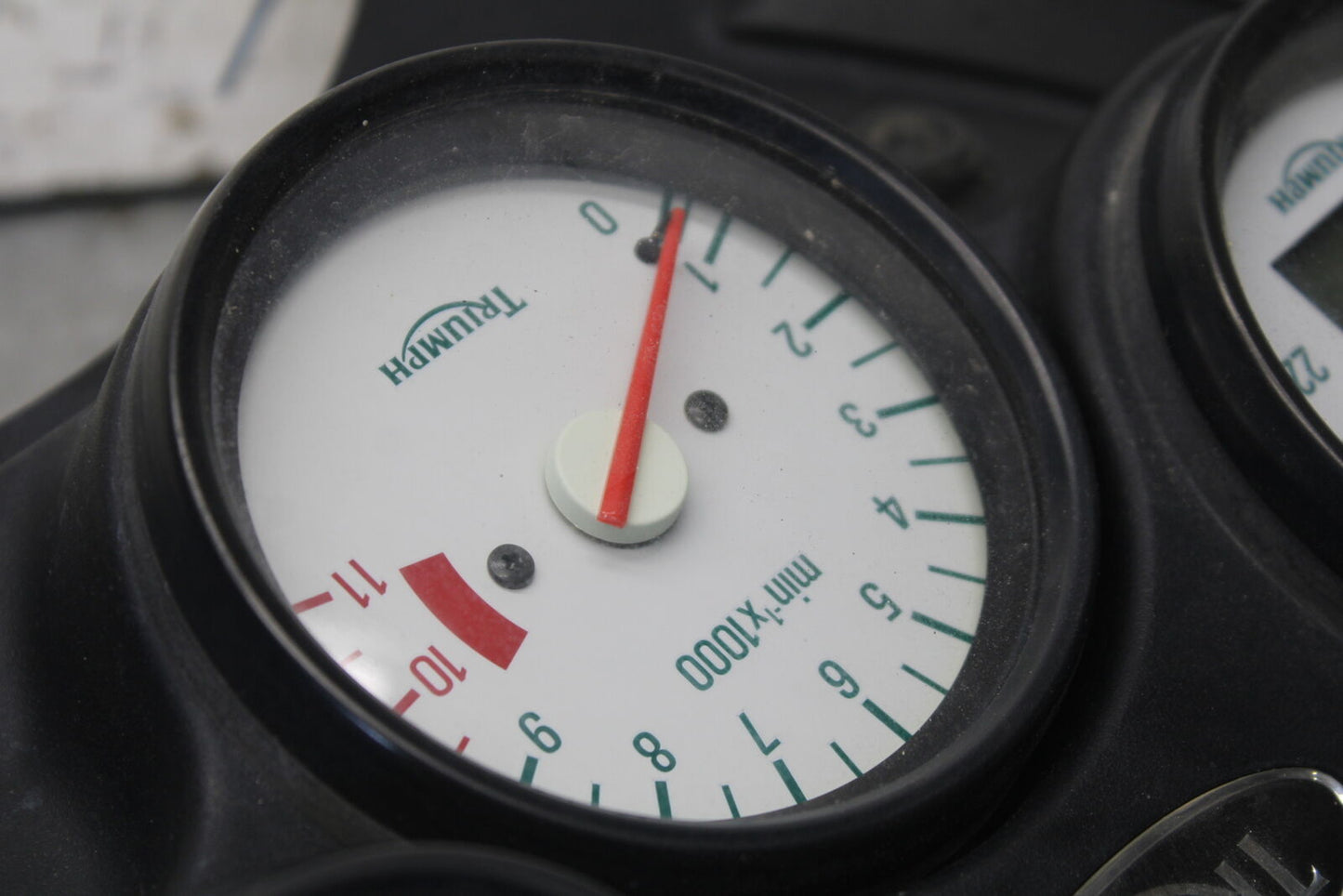01-06 TRIUMPH TIGER 955I SPEEDO TACH GAUGES DISPLAY CLUSTER SPEEDOMETER BB693