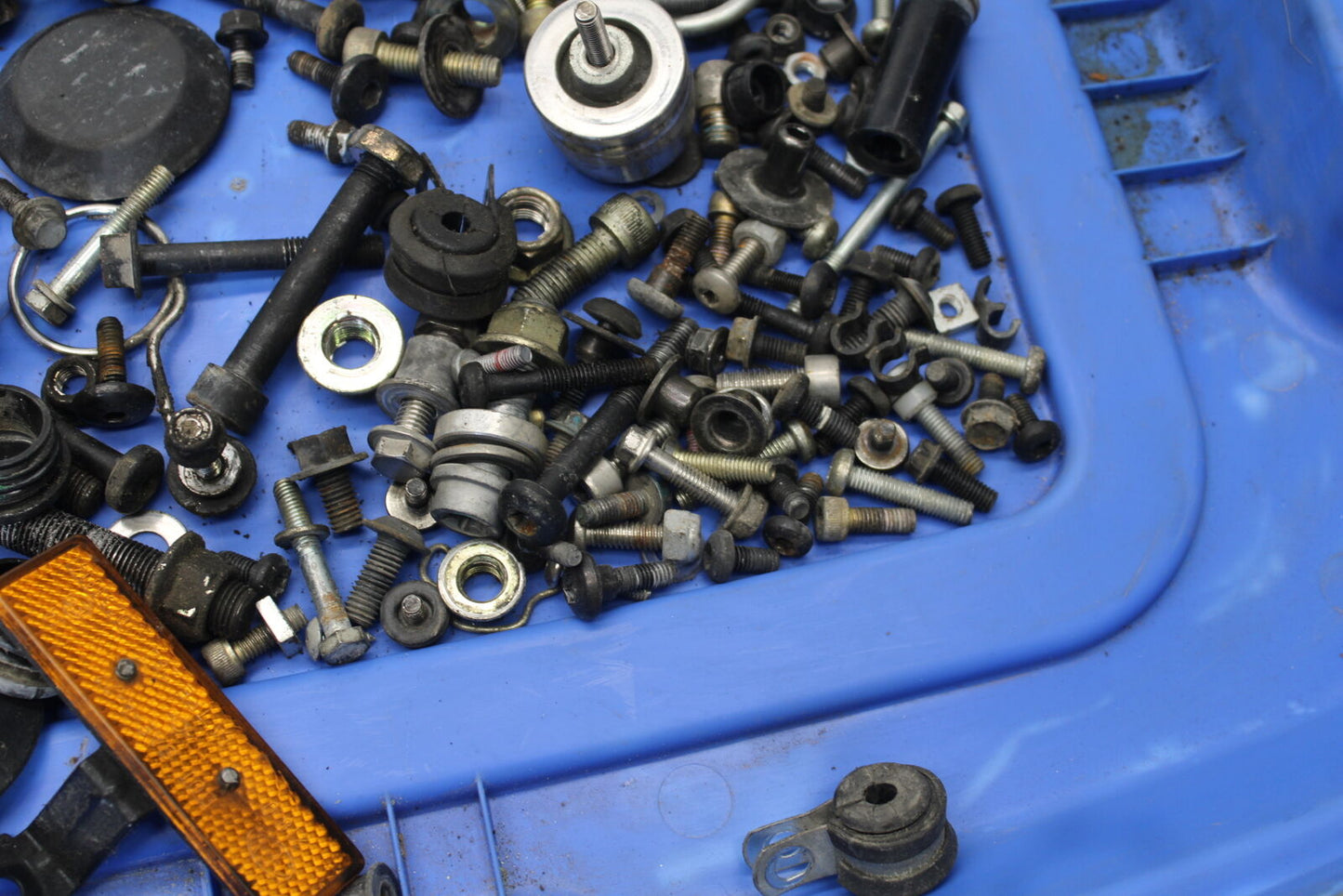 01-06 TRIUMPH TIGER 955I MOUNTING BOLTS HARDWARE MOTOR SCREWS BB693