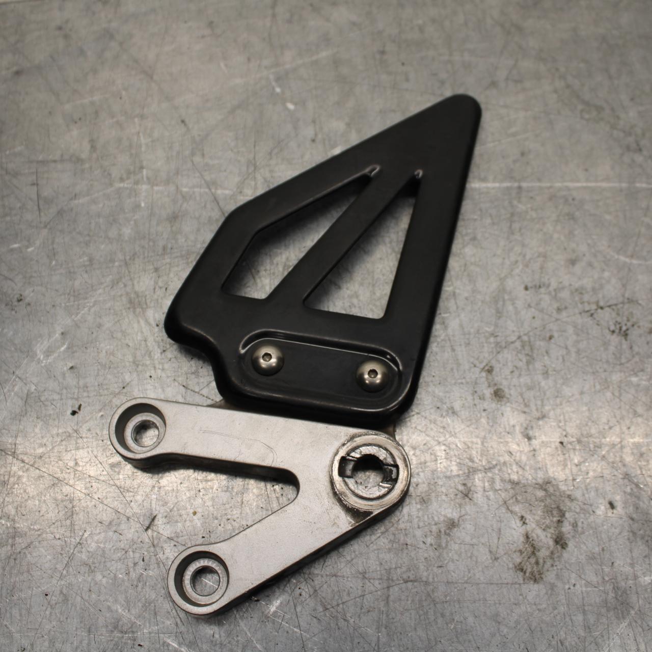 2002 Suzuki GSXR1000 LEFT REARSET REAR SET DRIVER FOOT PEG BRACKET MOUNT BB73