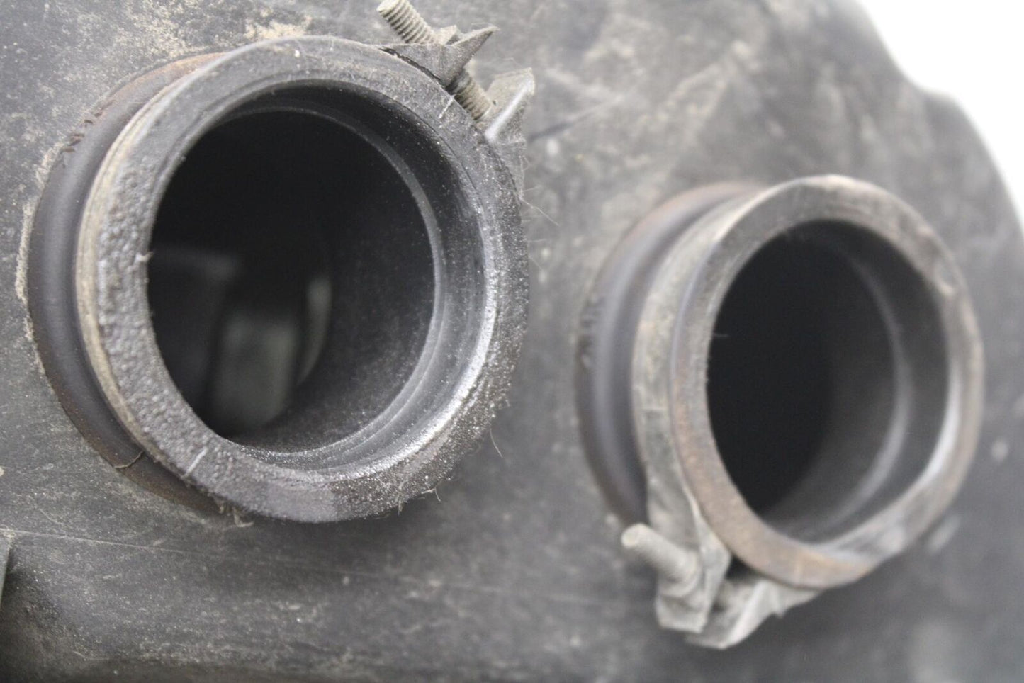 01-03 SUZUKI GSXR600 AIRBOX AIR INTAKE FILTER BOX 13700-39F00 BB633