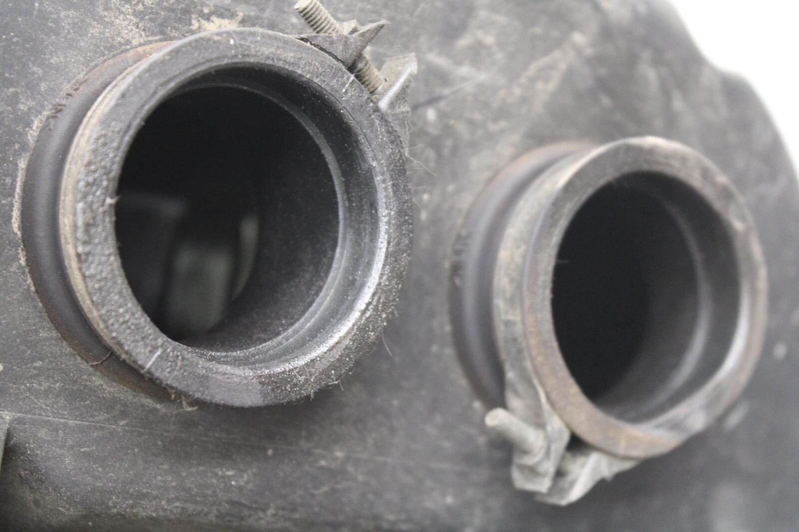 01-03 SUZUKI GSXR600 AIRBOX AIR INTAKE FILTER BOX 13700-39F00 BB633