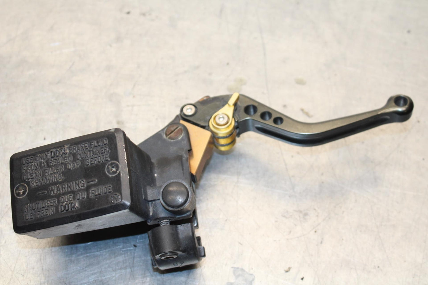 2000 Kawasaki Ninja ZX12R ZX1200A FRONT BRAKE MASTER CYLINDER w/ LEVER BB565