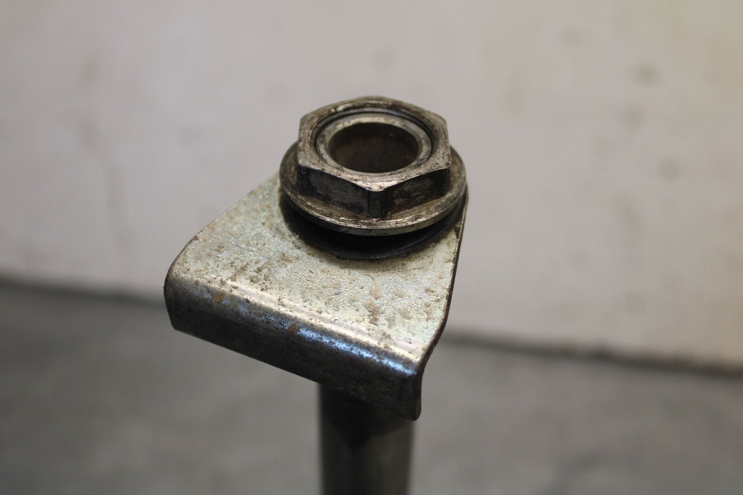 06-07 DUCATI MONSTER 695 REAR AXLE BACK WHEEL RIM PIVOT BOLT AXEL BB674